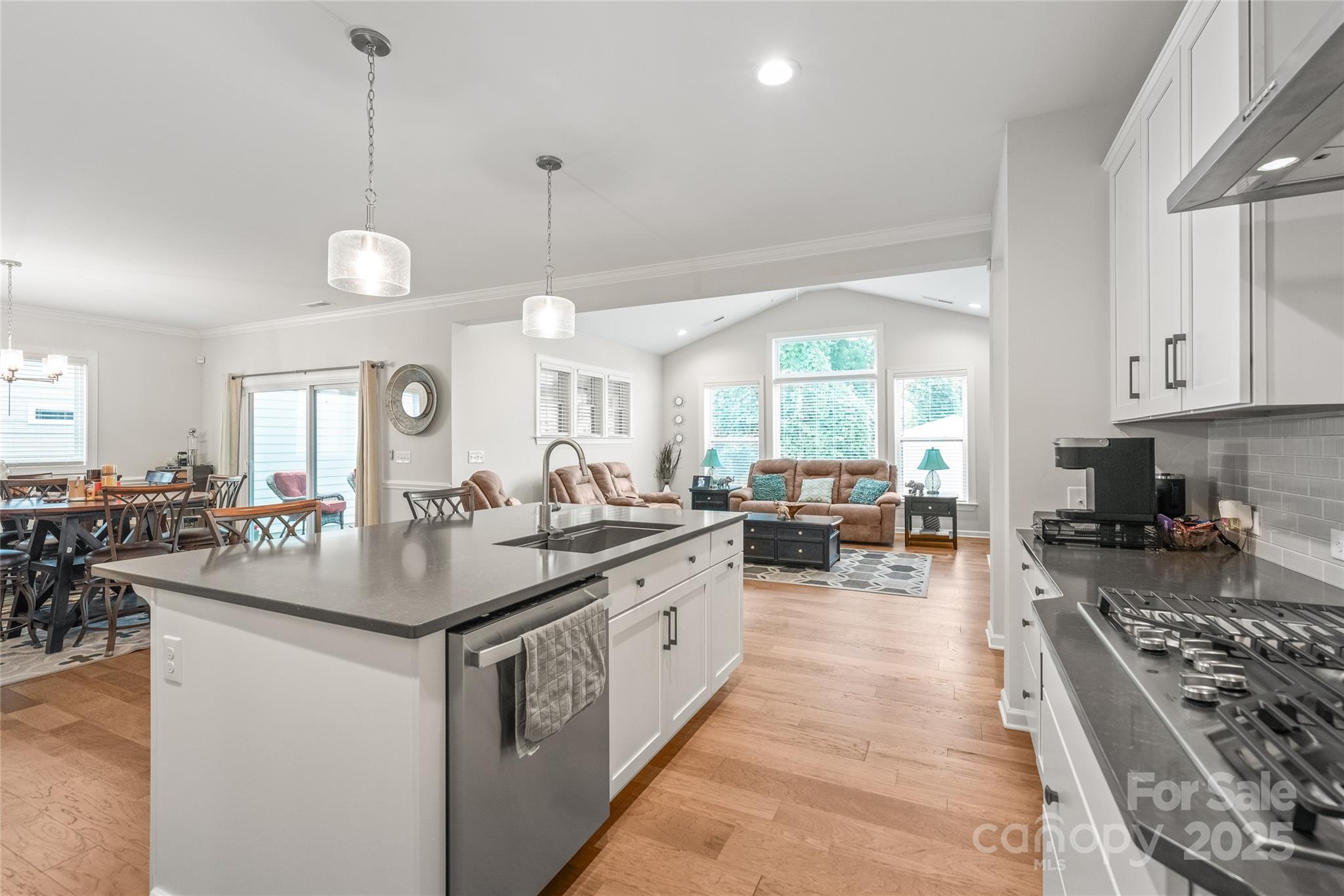 8100 Rolling Wheels Road Property Photo 14