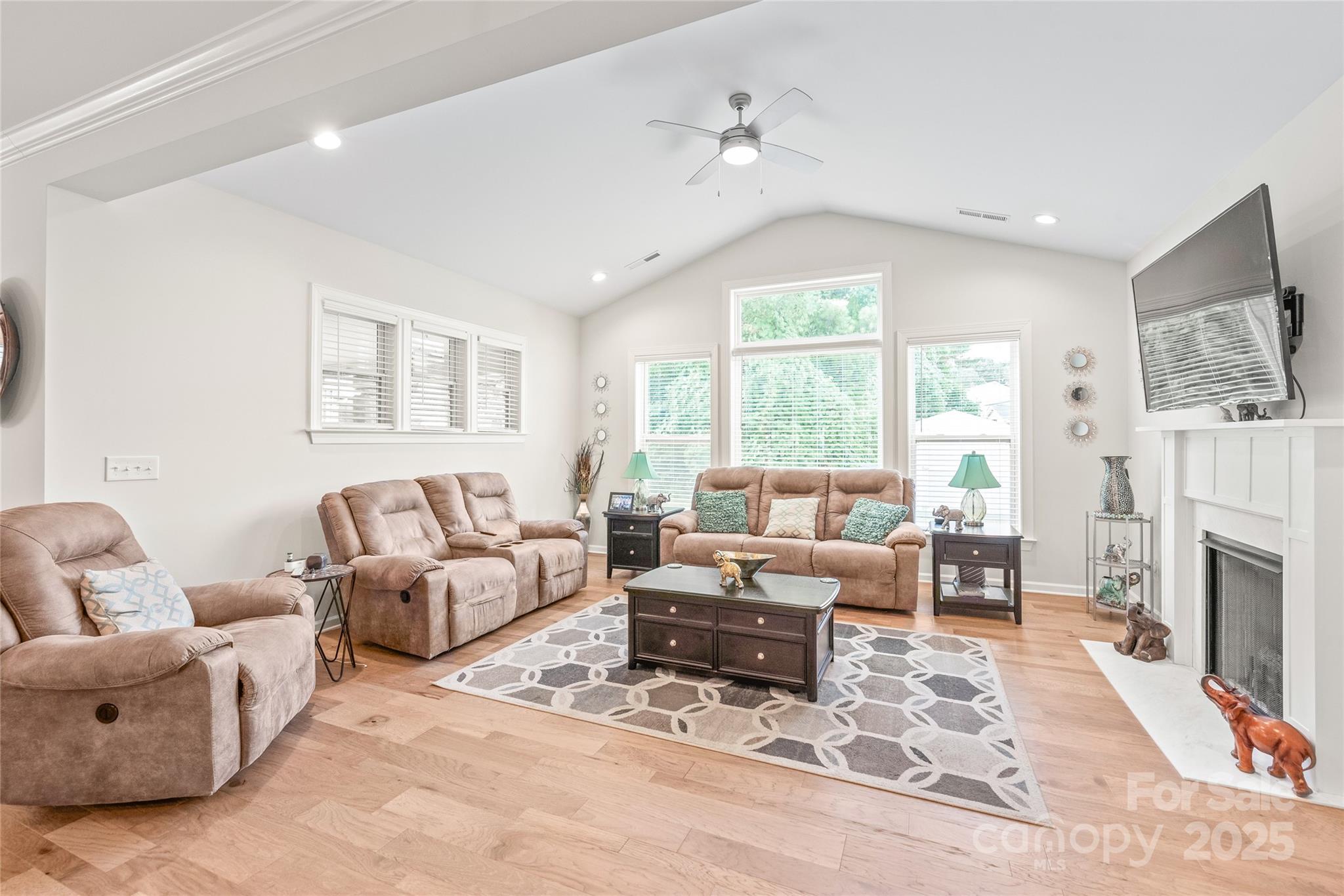 8100 Rolling Wheels Road Property Photo 18