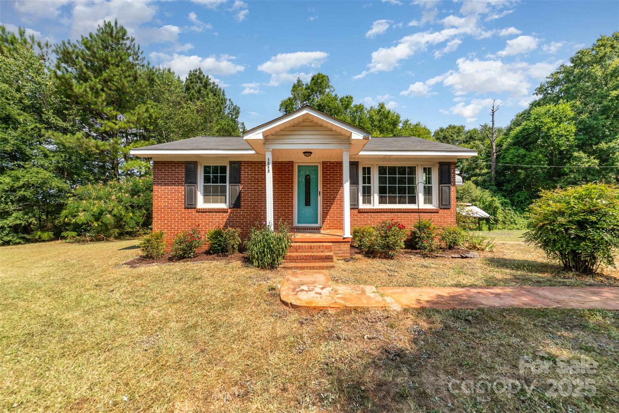 1936 Divine Street Property Photo 1