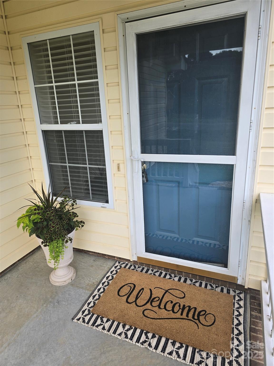 659 Primrose Lane Property Photo 4