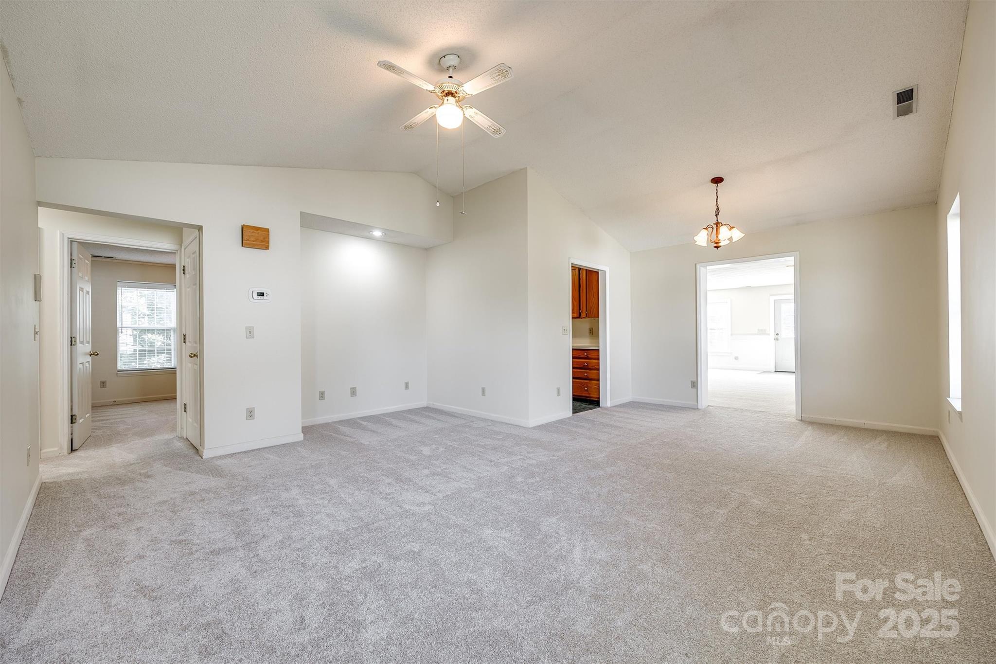659 Primrose Lane Property Photo 6