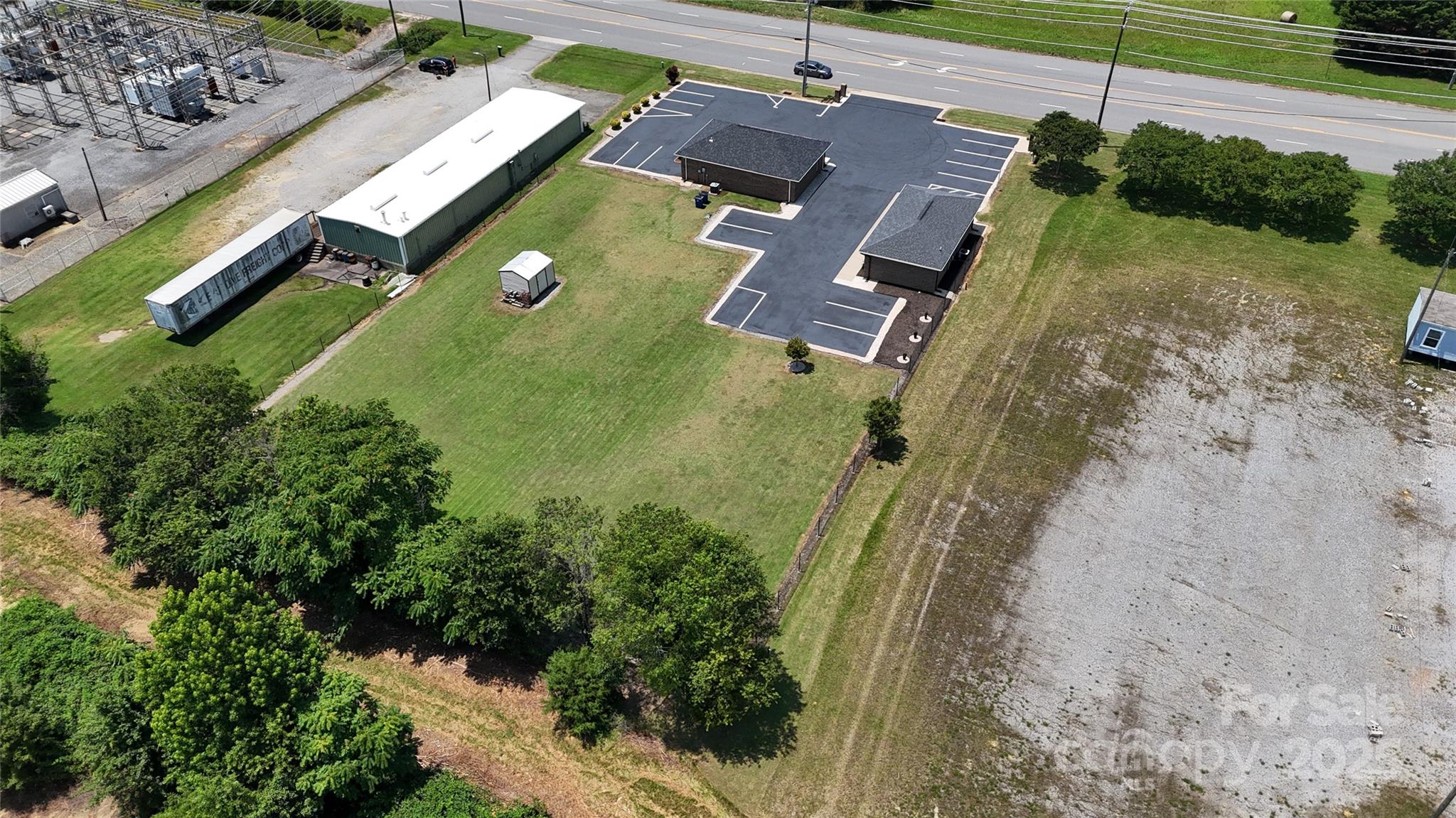 651 S Post Road Property Photo 4