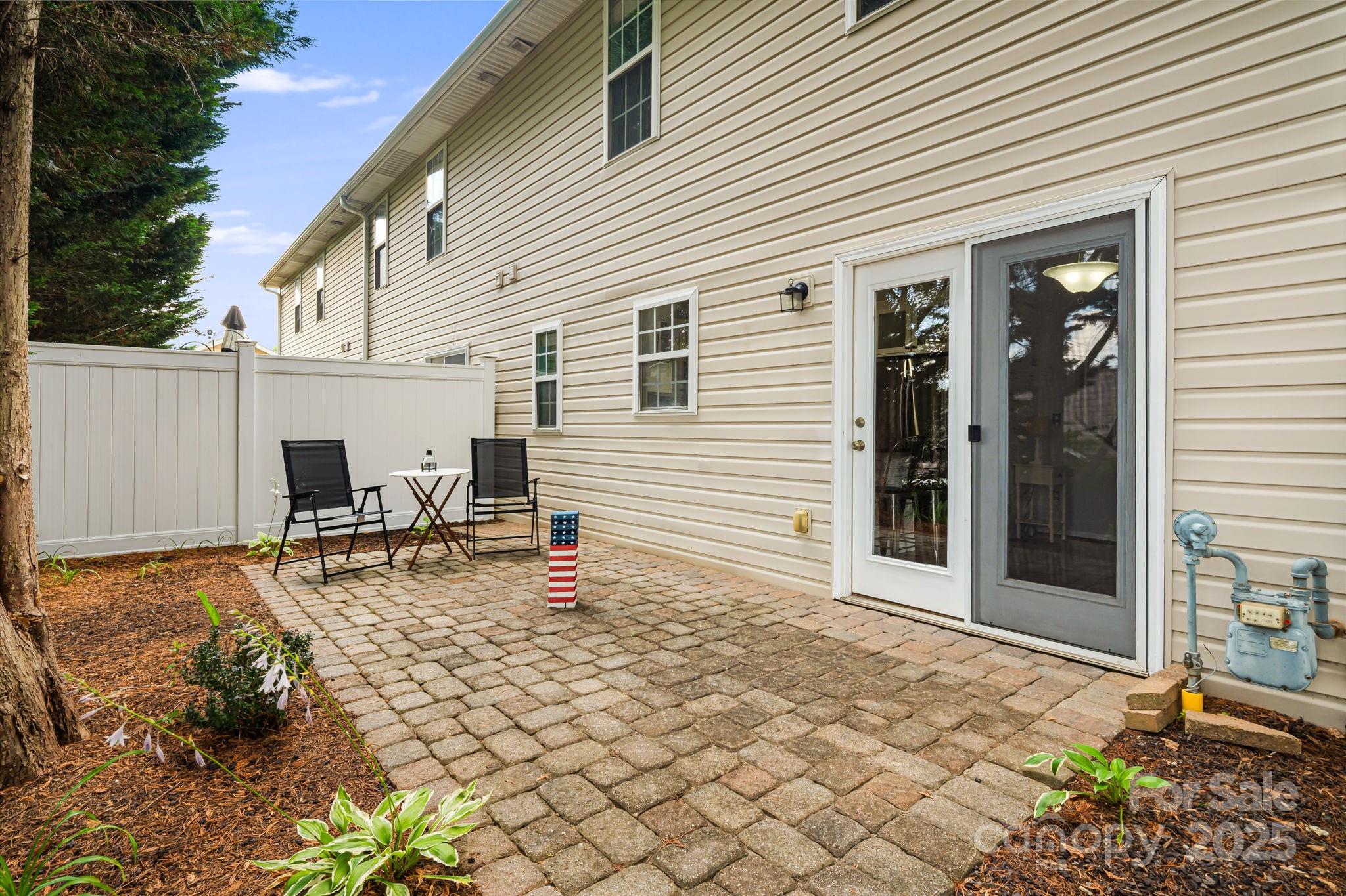 181 Farington Circle Property Photo 28