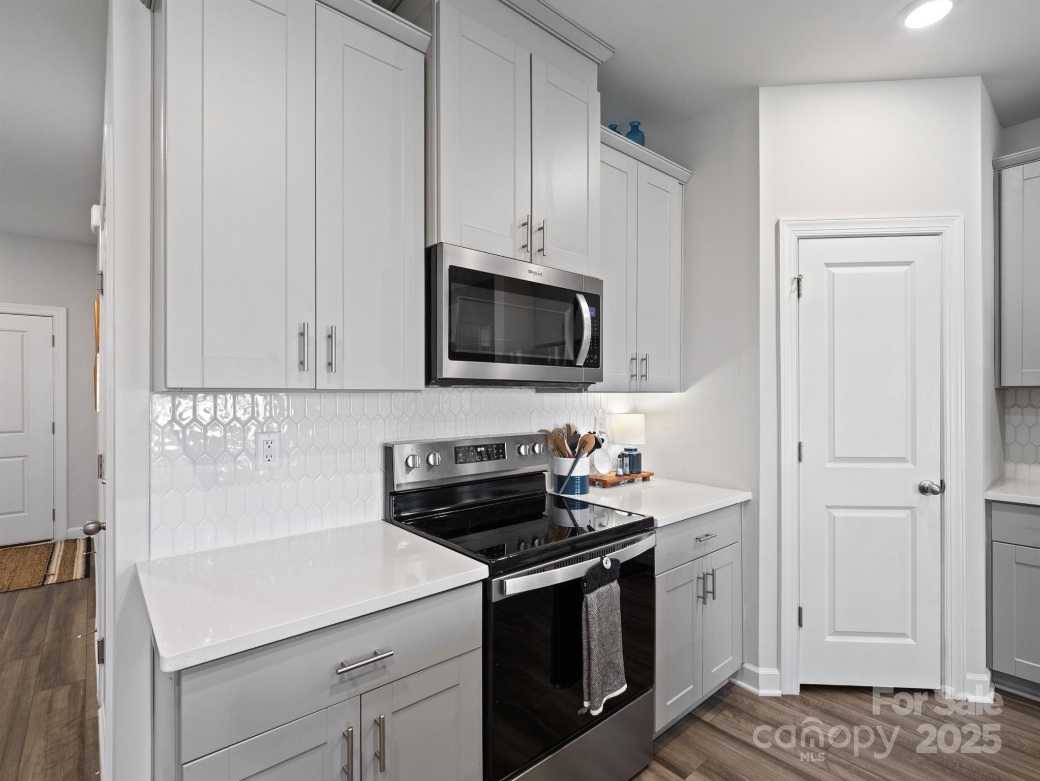4170 County Down Avenue Property Photo 9