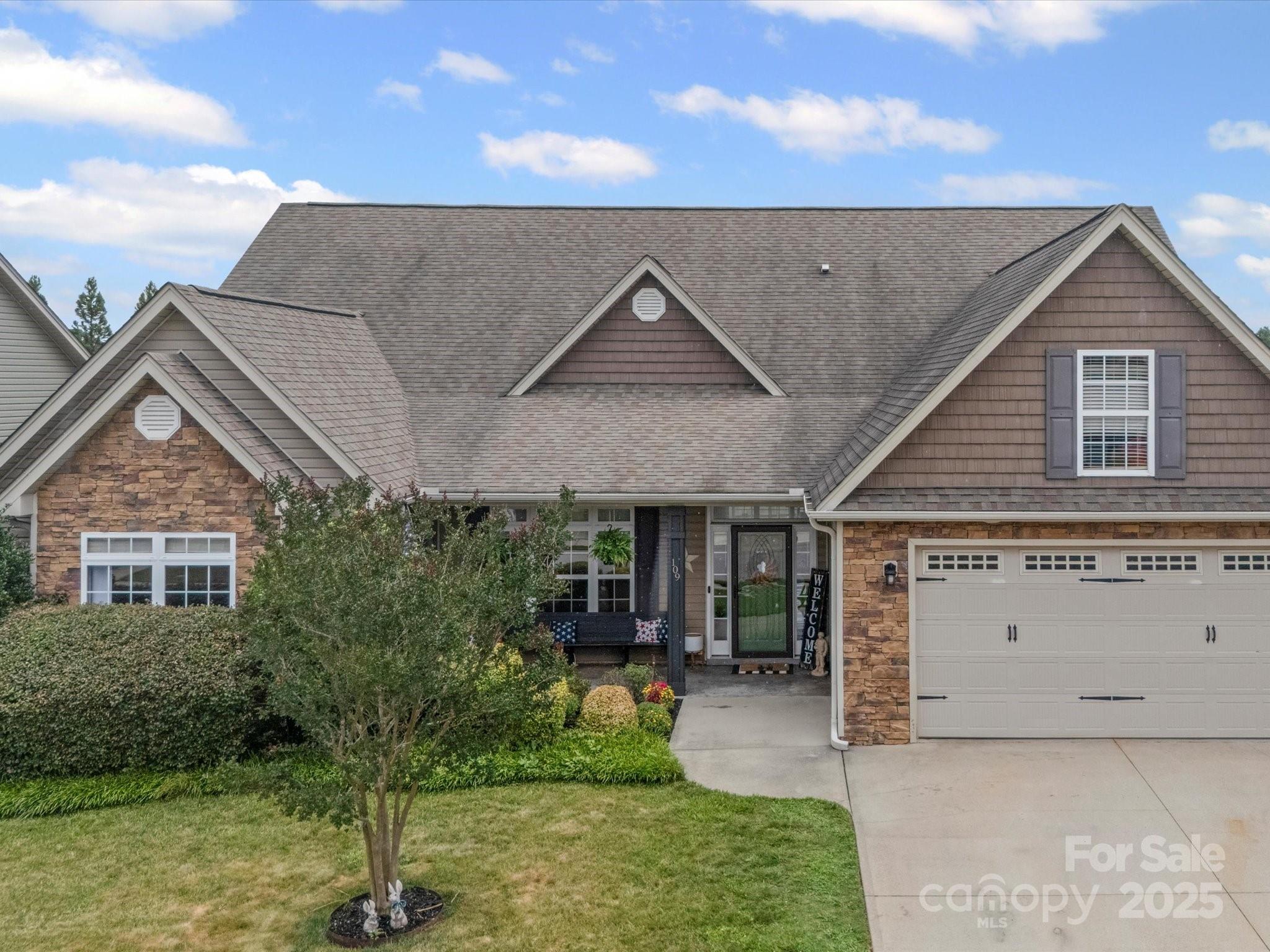 109 Dewfield Lane Property Photo 1