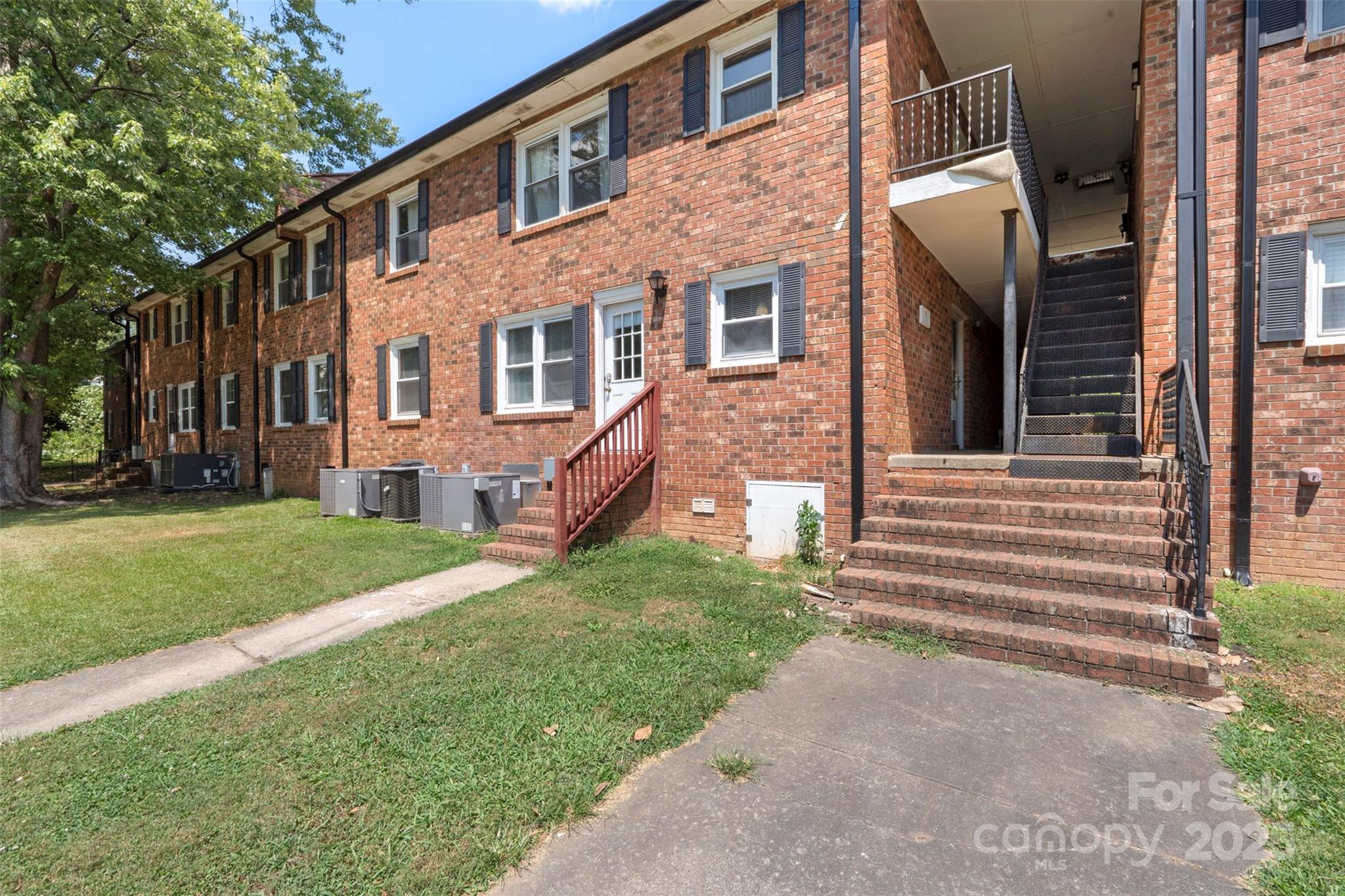 718 E Maple Avenue F Property Photo 1