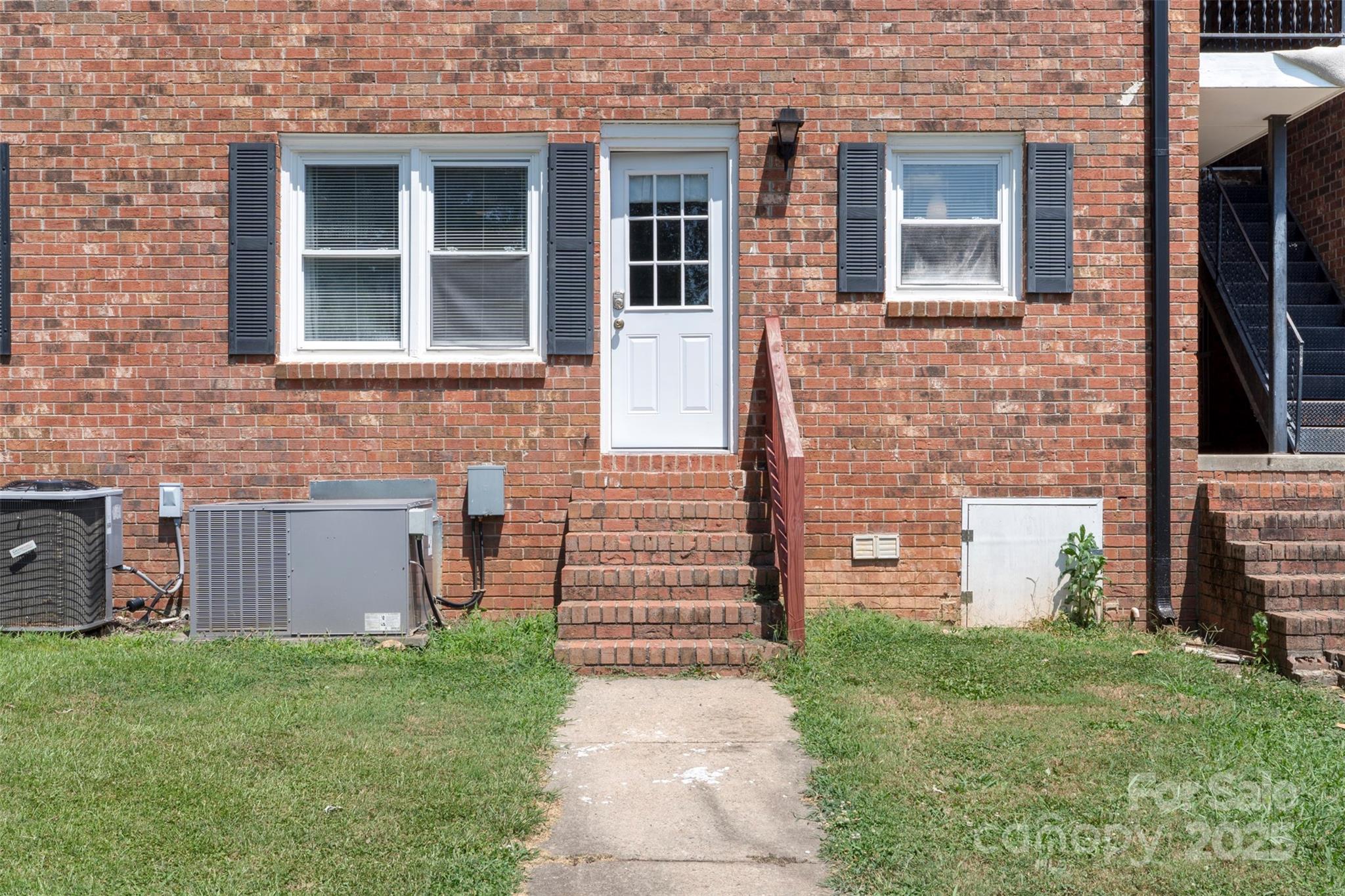 718 E Maple Avenue F Property Photo 3