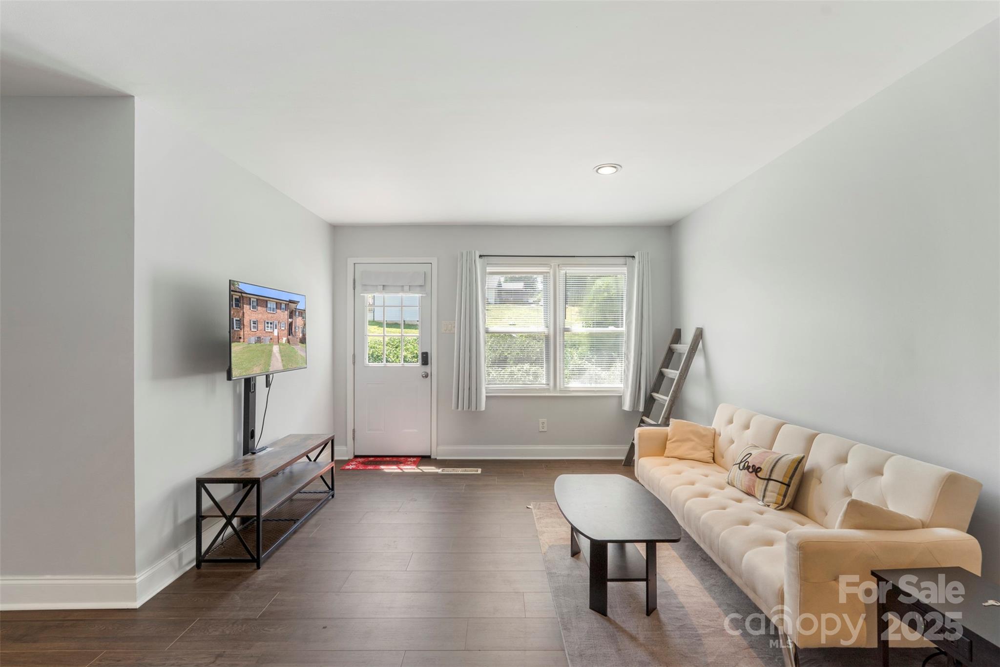 718 E Maple Avenue F Property Photo 6