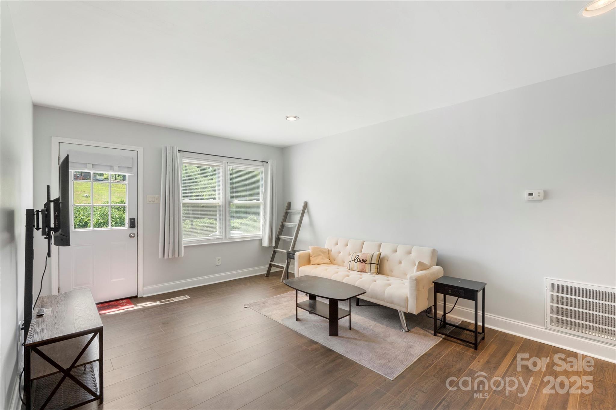 718 E Maple Avenue F Property Photo 8