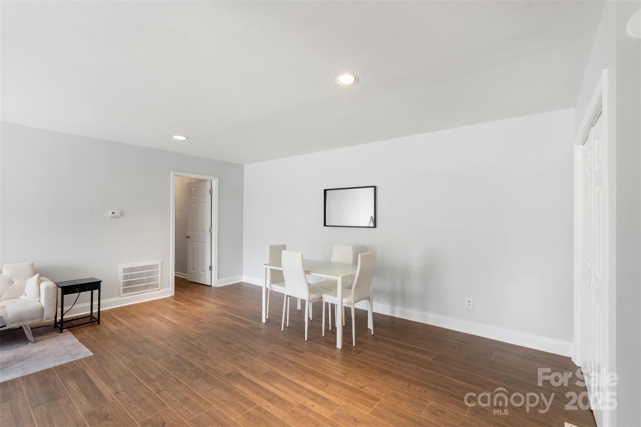 718 E Maple Avenue F Property Photo 15