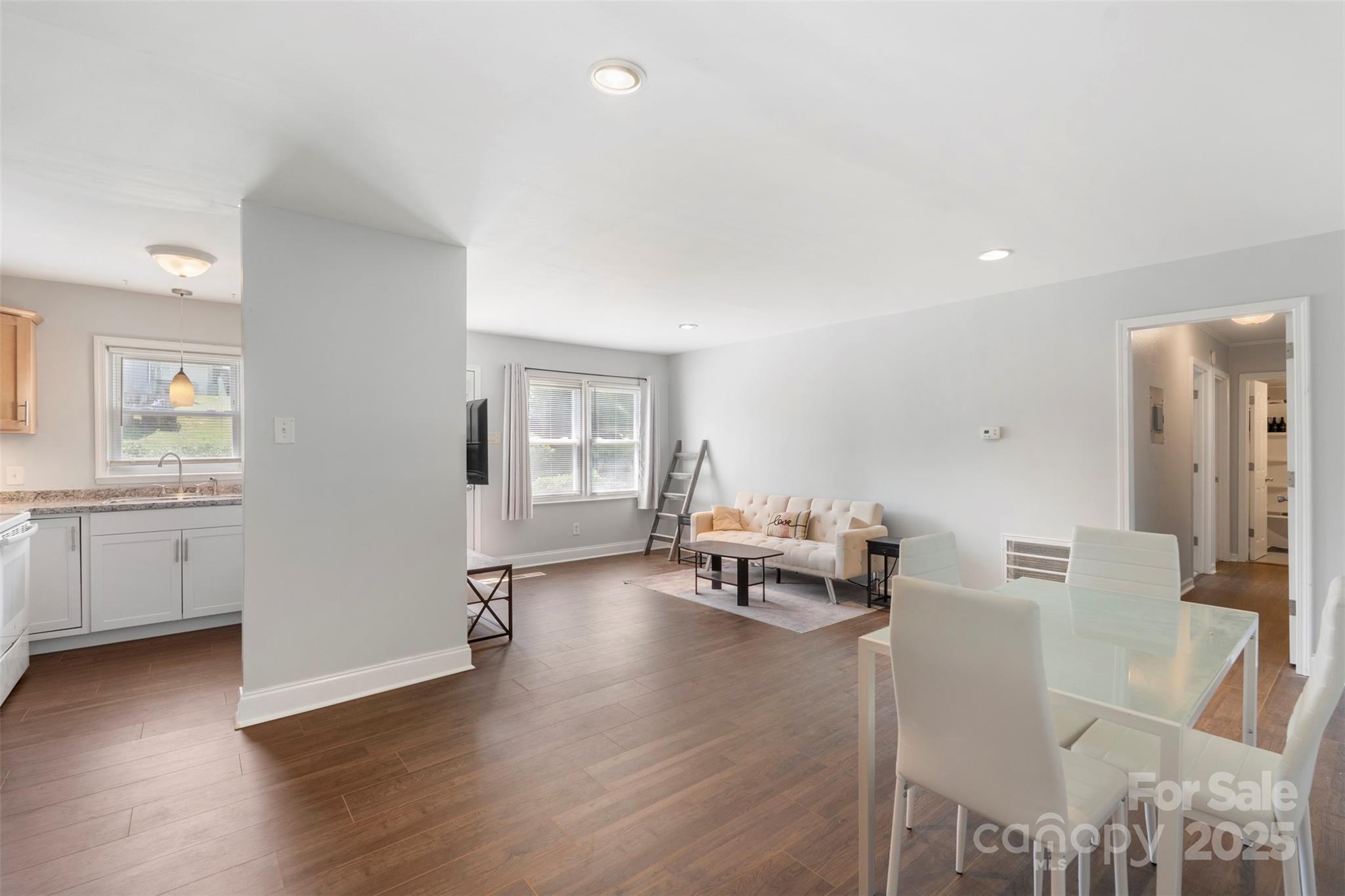718 E Maple Avenue F Property Photo 17