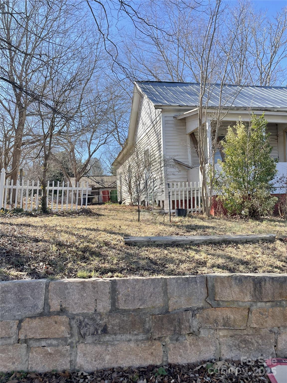 121 W Centerview Street