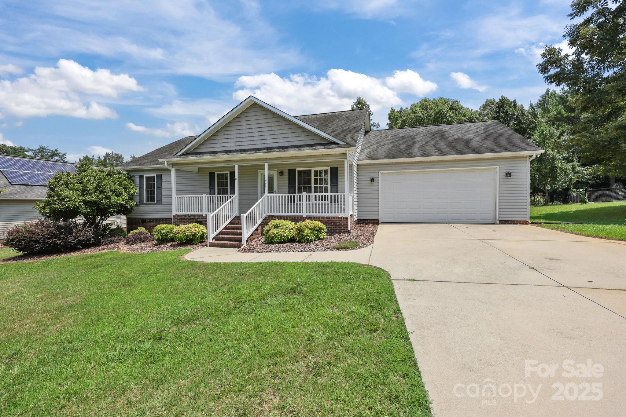 226 Brooks Farm Drive Property Photo 2