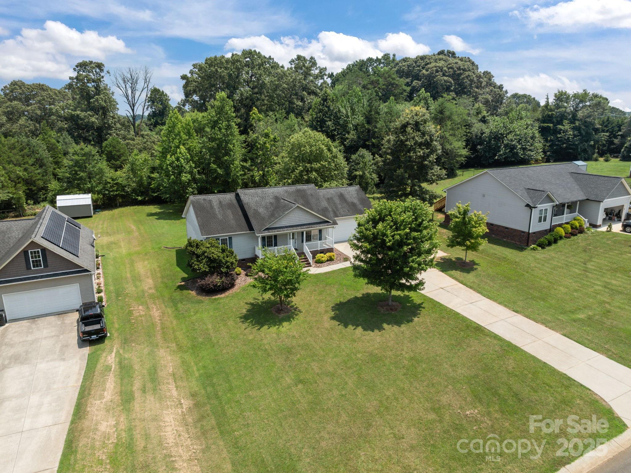 226 Brooks Farm Drive Property Photo 3