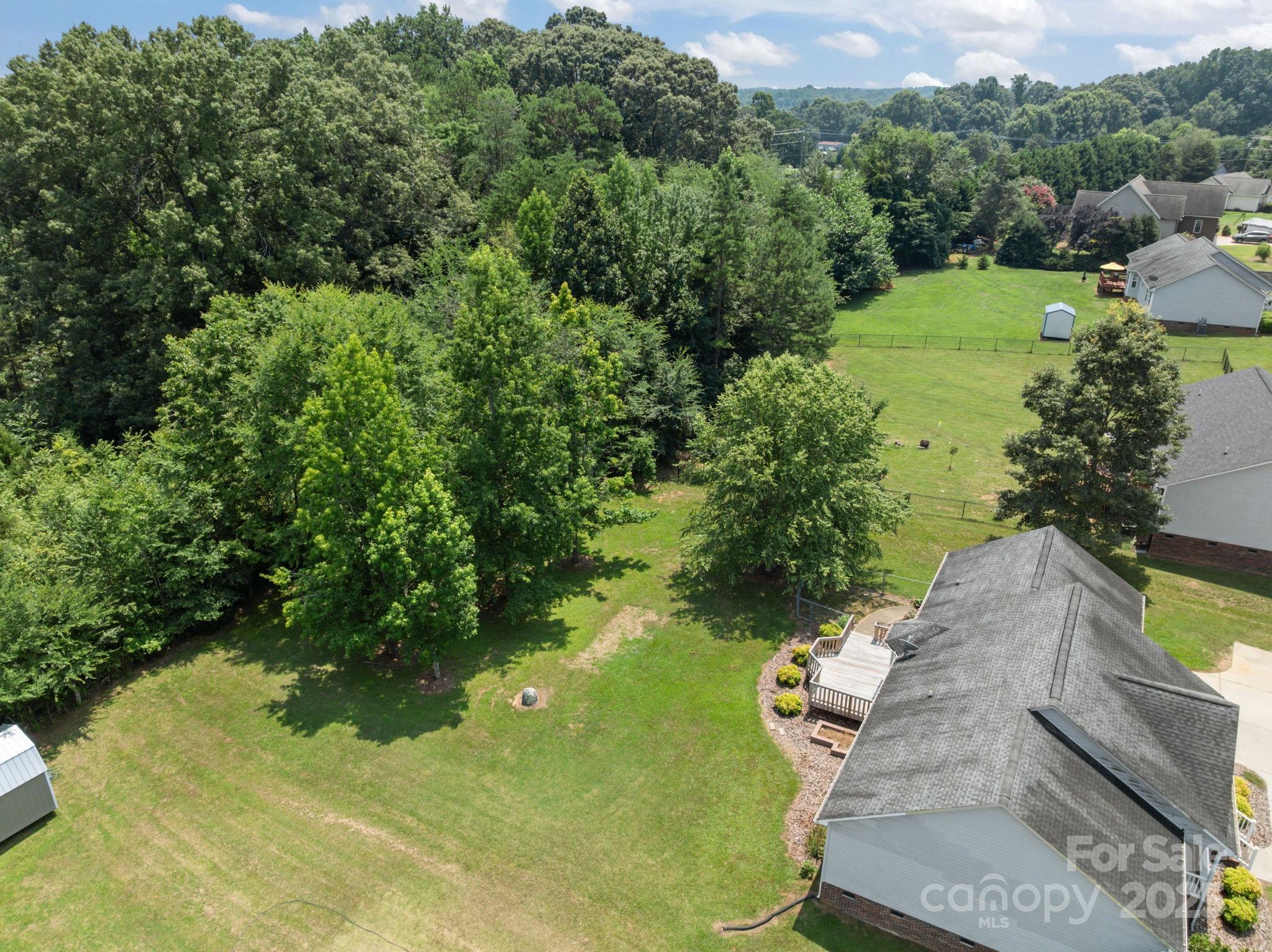 226 Brooks Farm Drive Property Photo 4