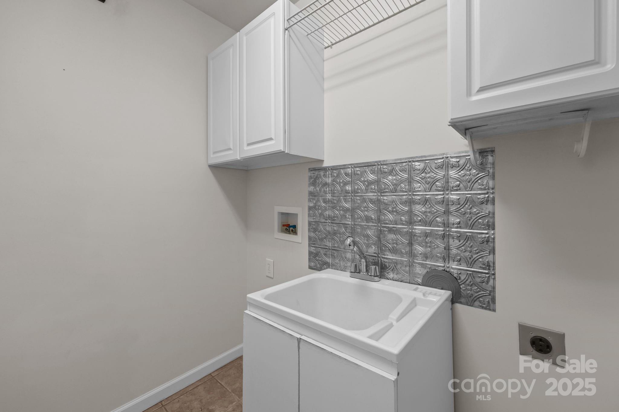 226 Brooks Farm Drive Property Photo 9