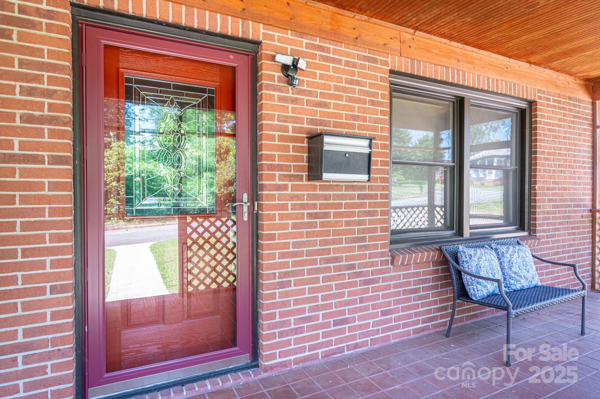 302 Planetree Drive Property Photo 1