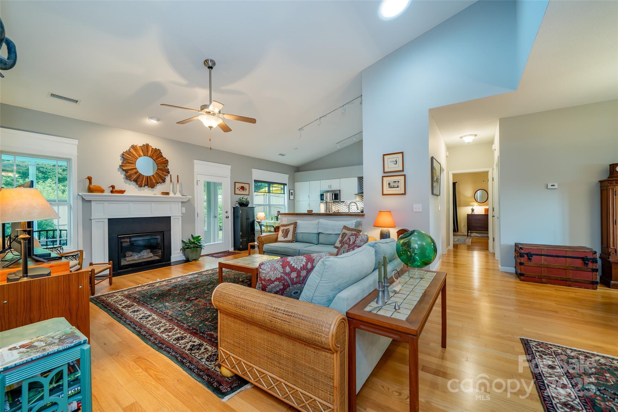 89 Weaver Village Way Property Photo 3