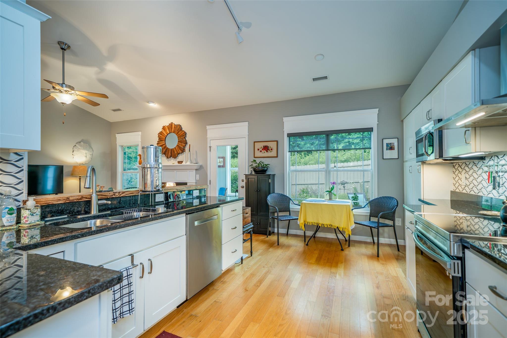 89 Weaver Village Way Property Photo 6