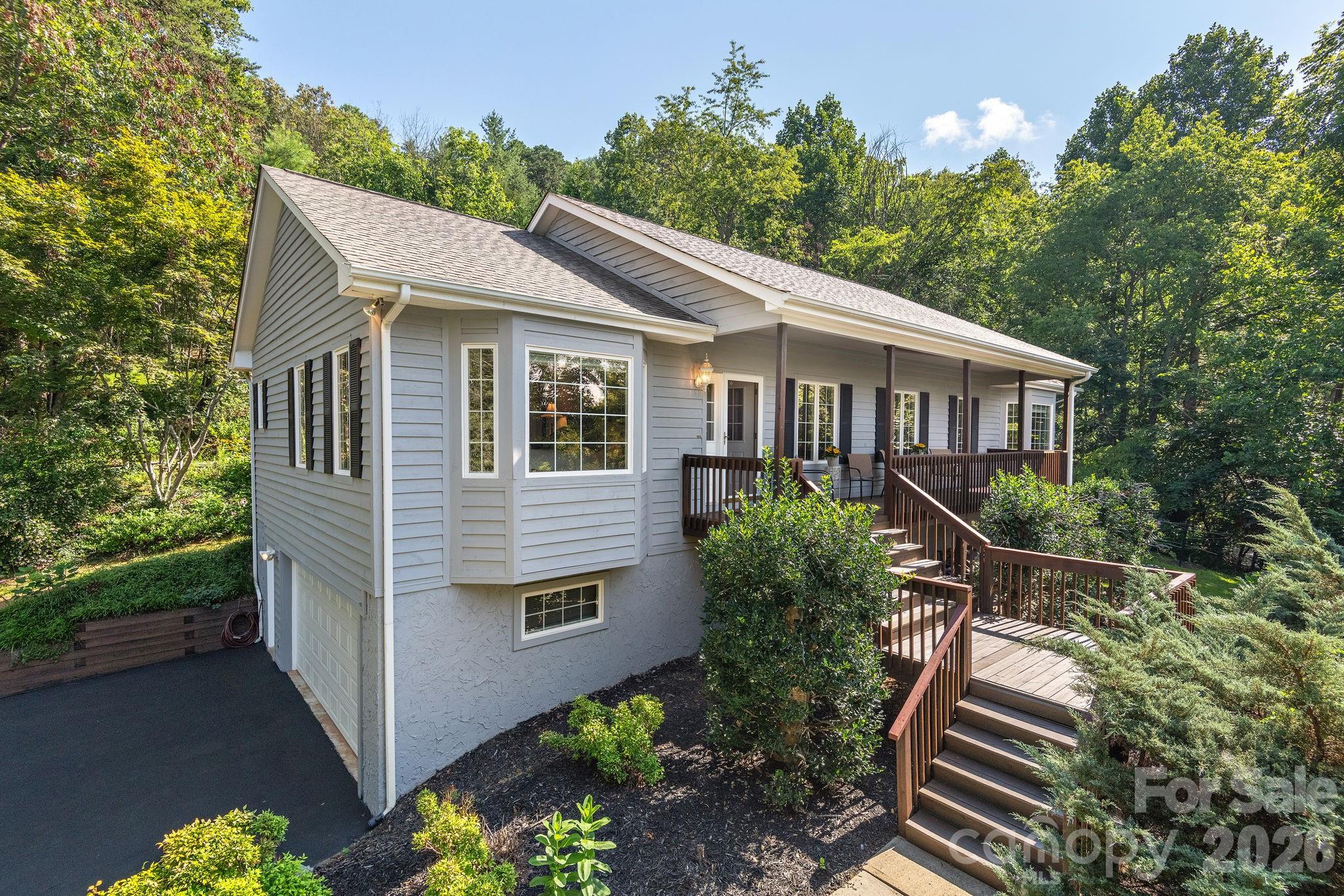 212 Blue Ridge Vista Property Photo 1
