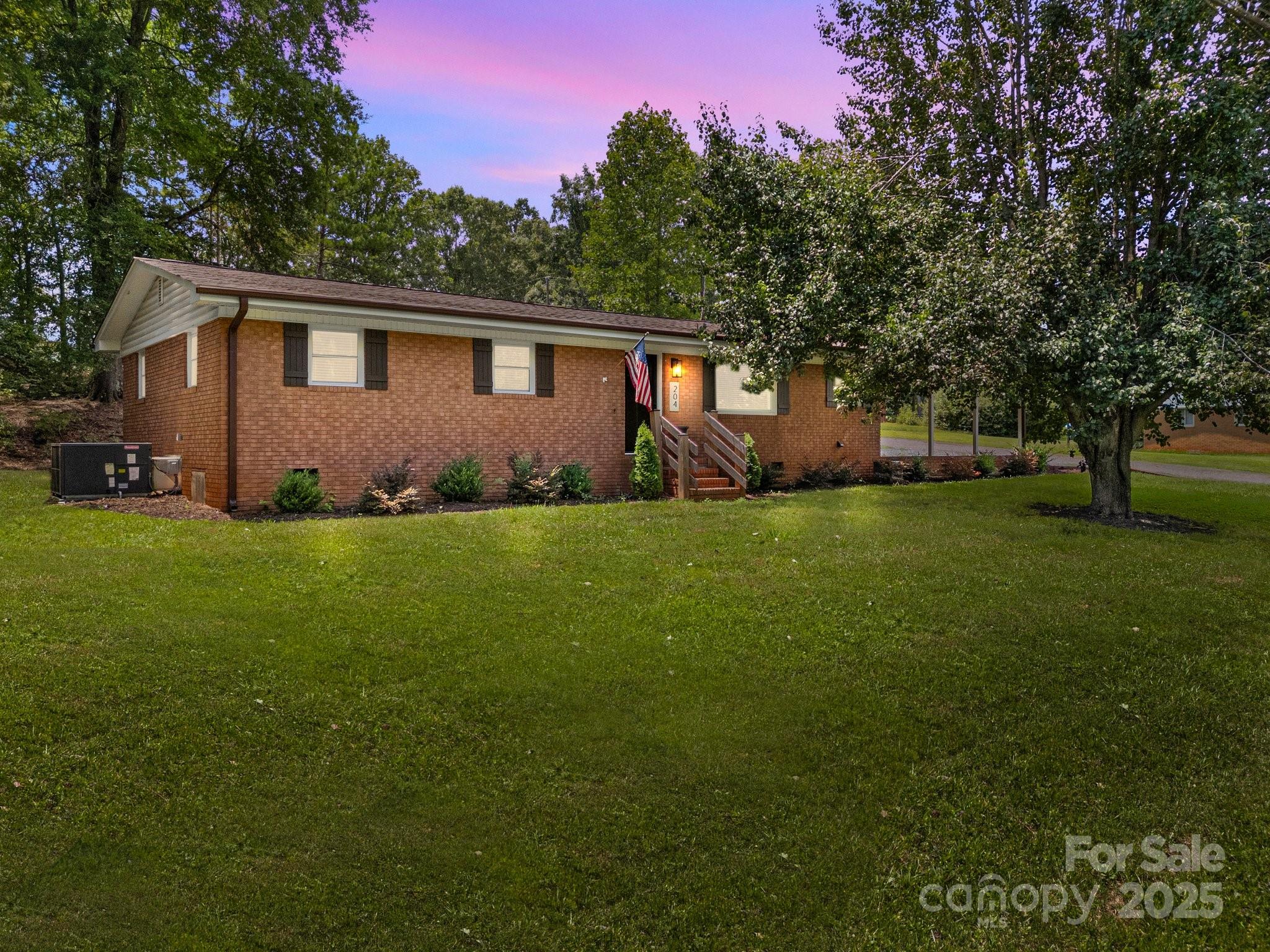 204 S Kendall Street Property Photo 1