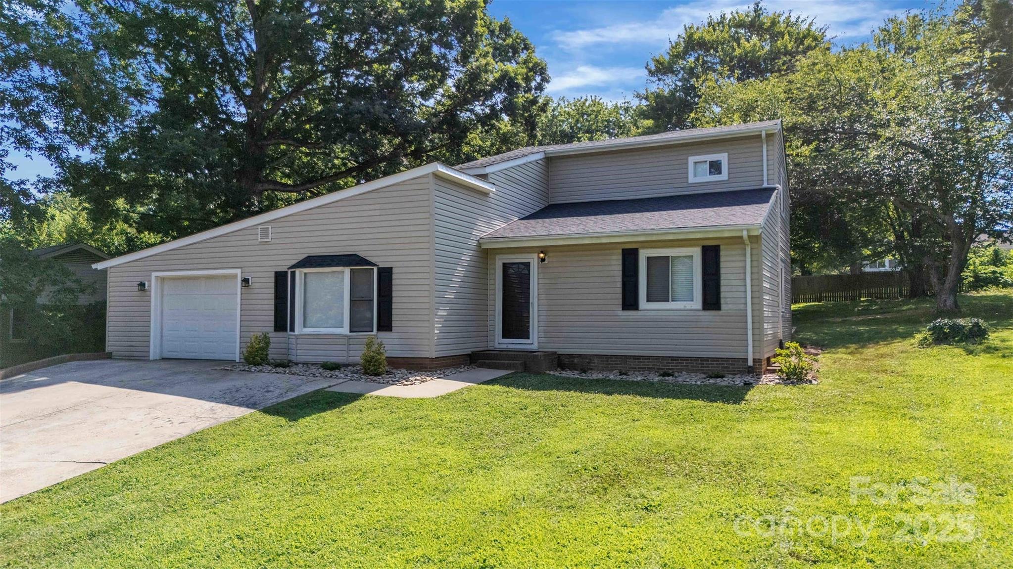 108 Hillsboro Road Property Photo 1