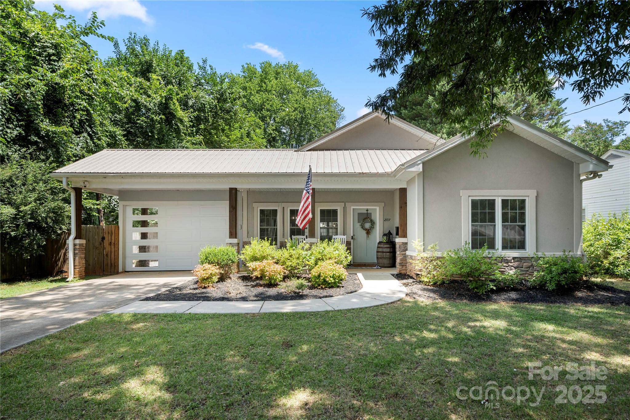 2717 Arnold Drive Property Photo 1
