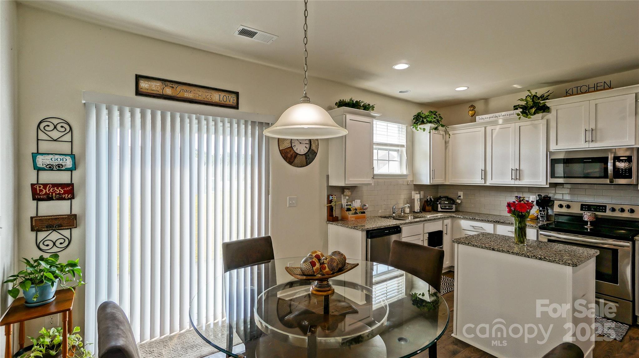 1130 Rock Haven Drive Property Photo 3