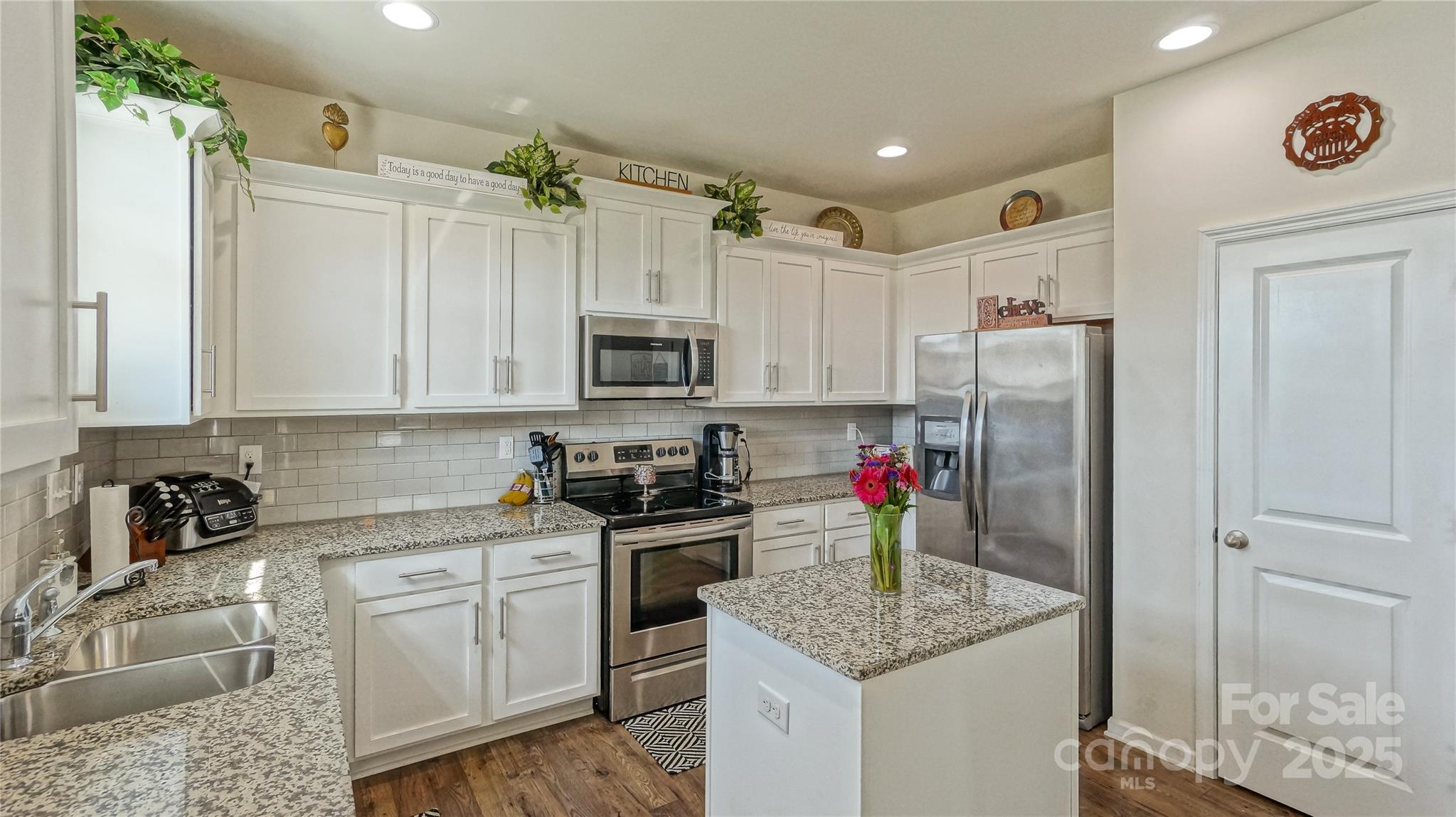 1130 Rock Haven Drive Property Photo 5