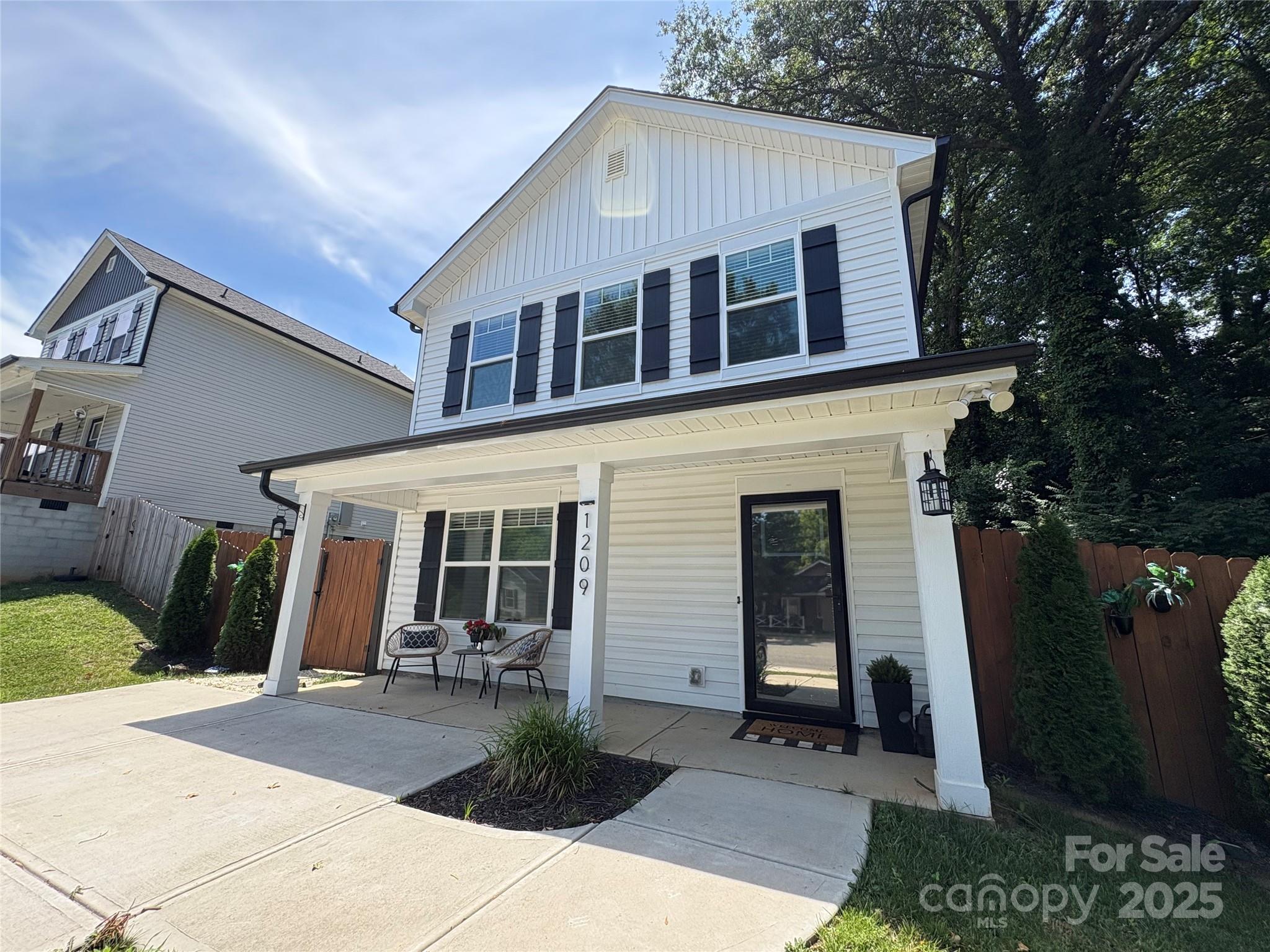 1209 Gaston Avenue