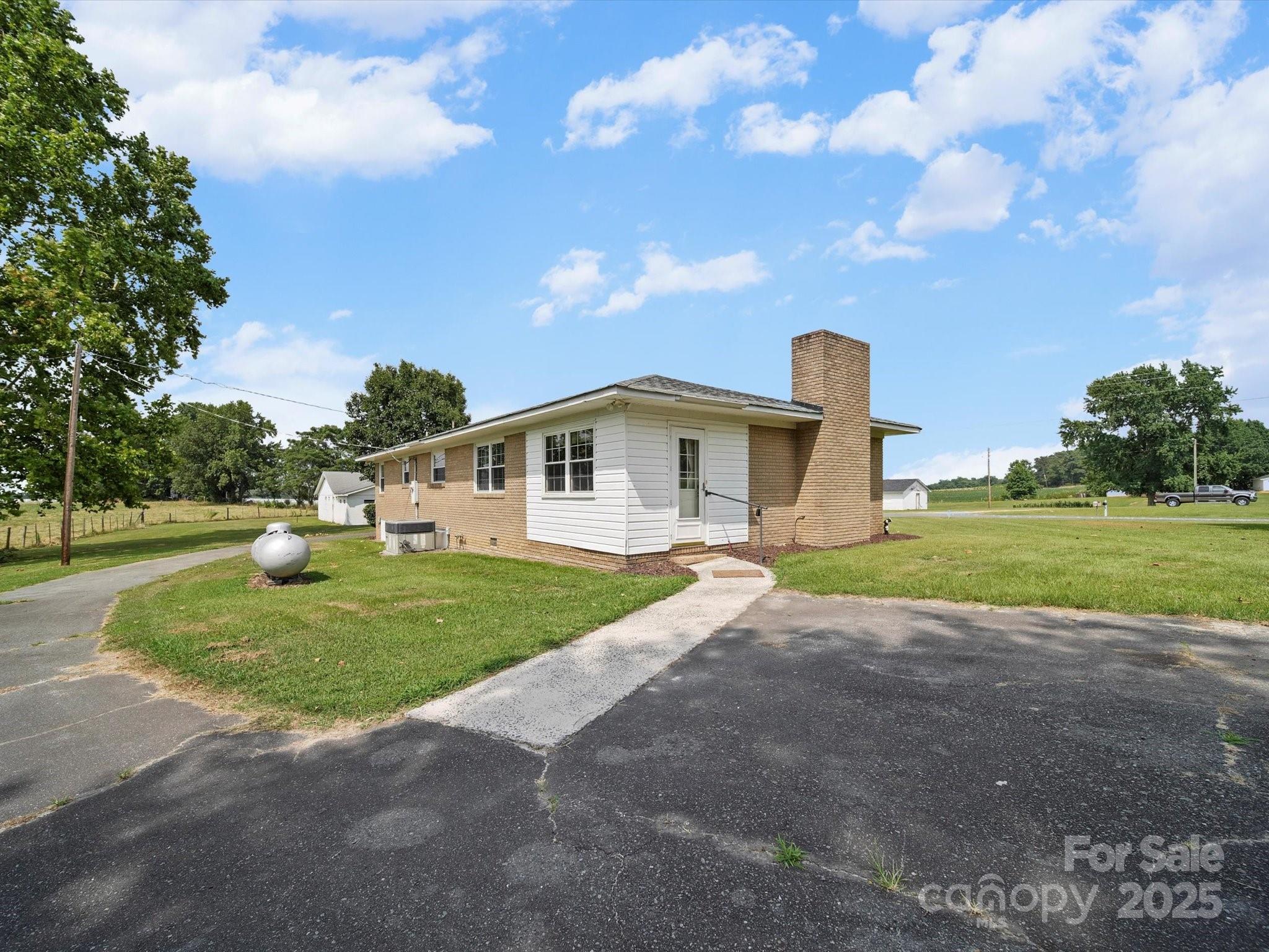 1497 White Store Road Property Photo 8