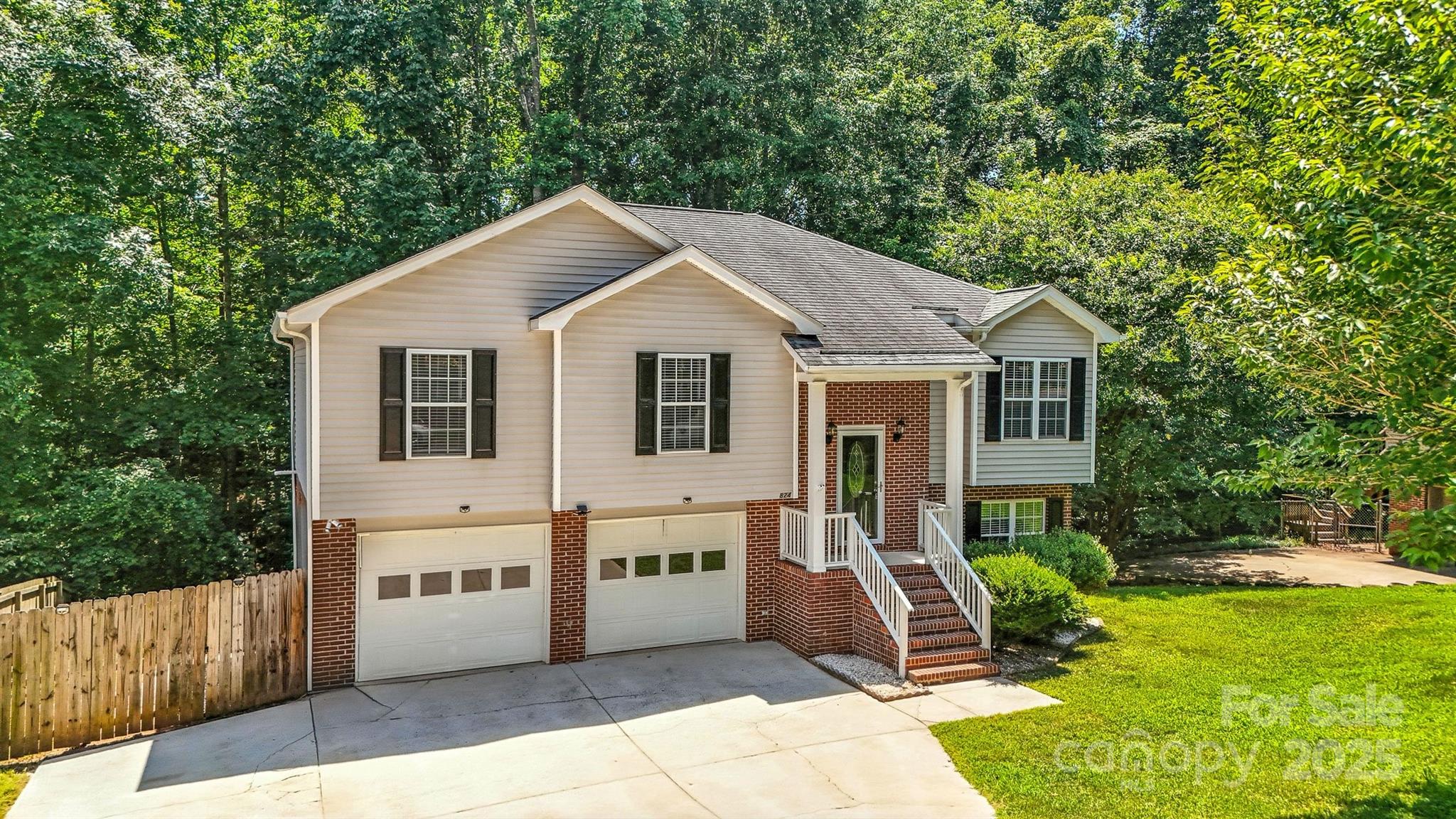 824 17th Avenue Drive Property Photo 2