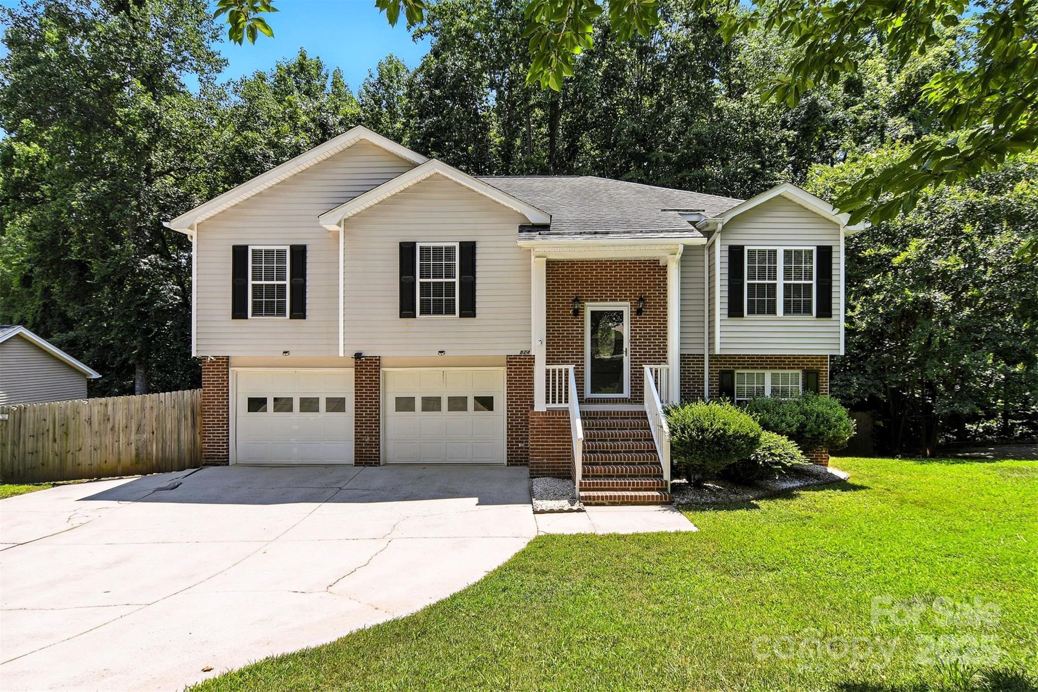 824 17th Avenue Drive Property Photo 3