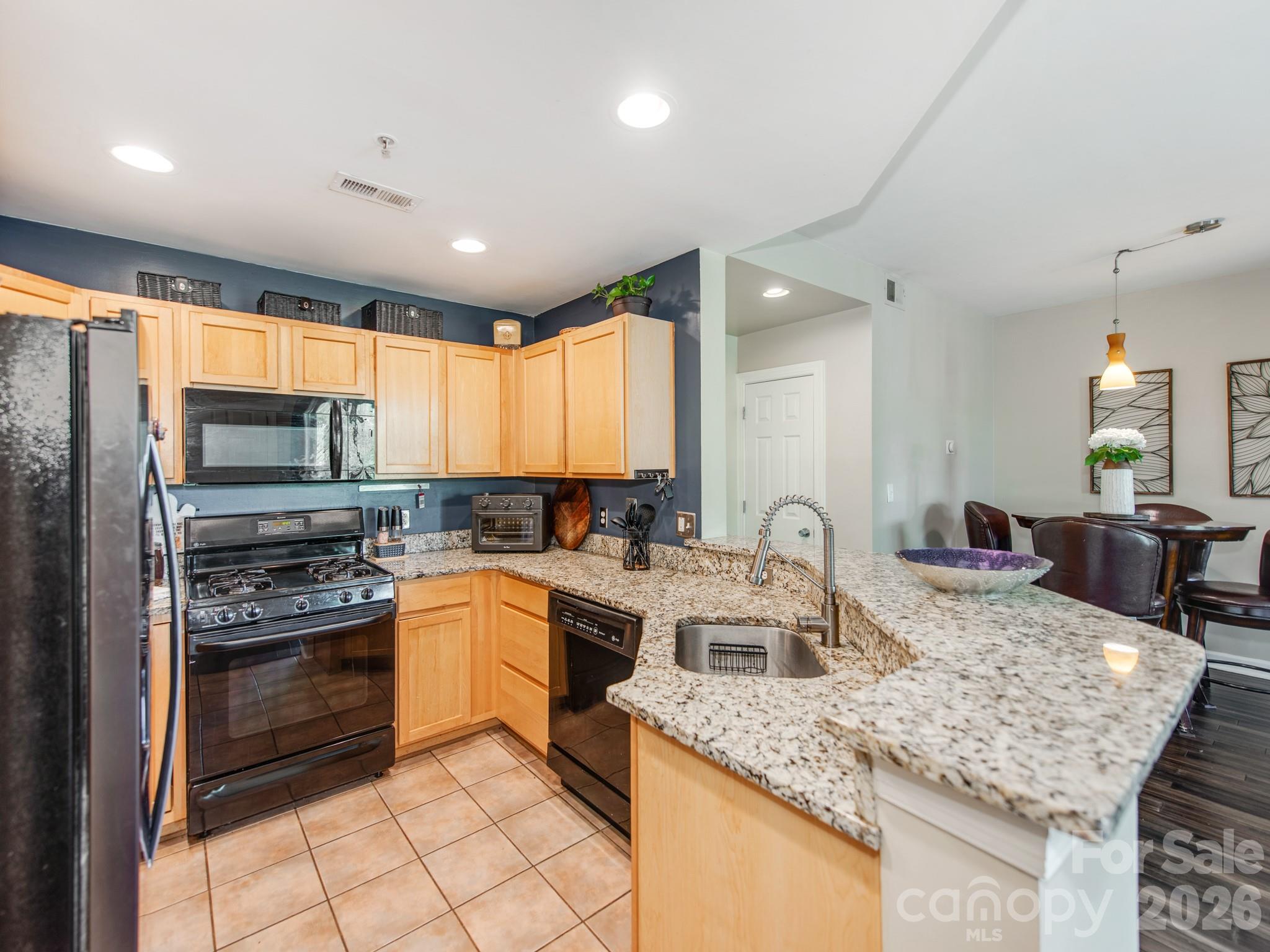 718 W Trade Street 414 Property Photo 16