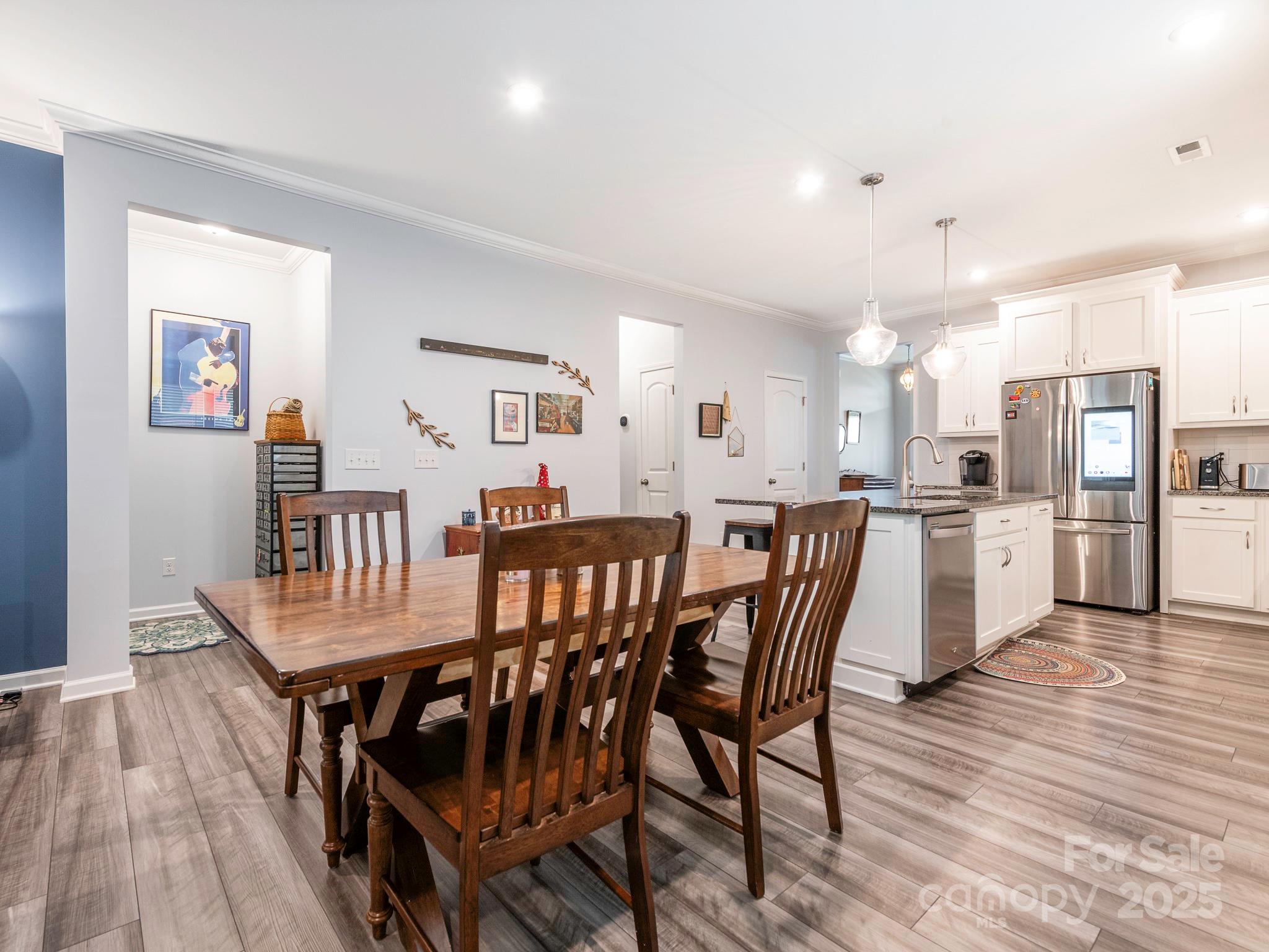 1711 Woodend Drive Property Photo 3