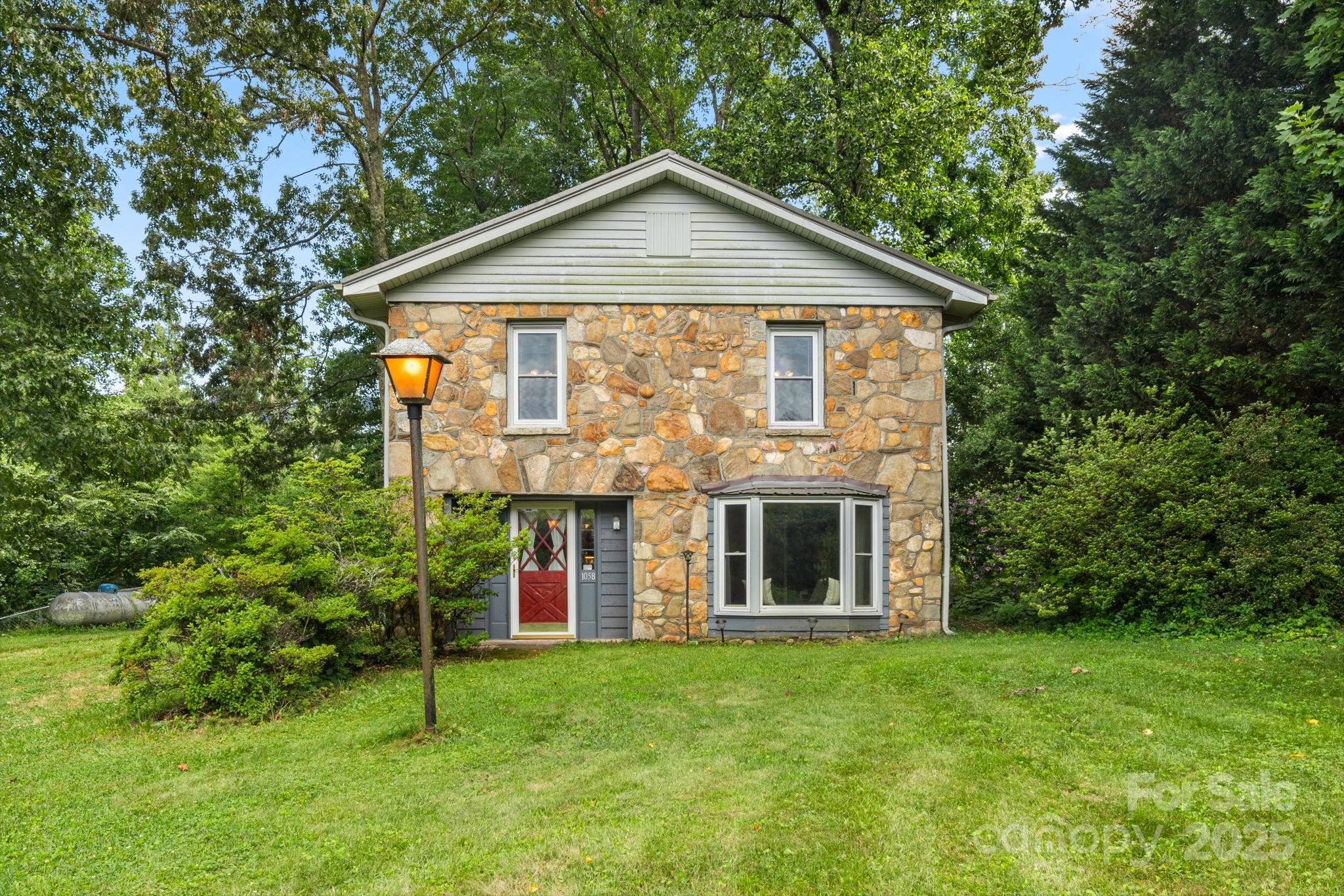 1058 Howard Gap Loop Road Property Photo 1