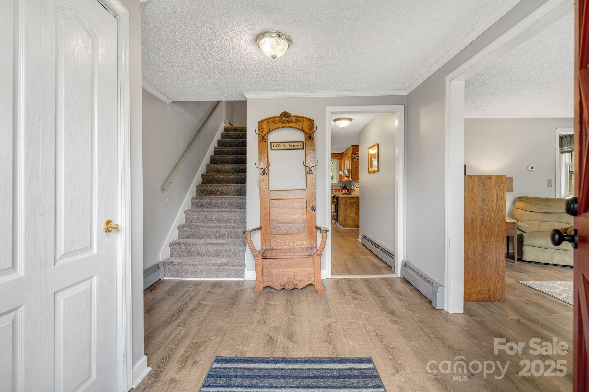 1058 Howard Gap Loop Road Property Photo 3