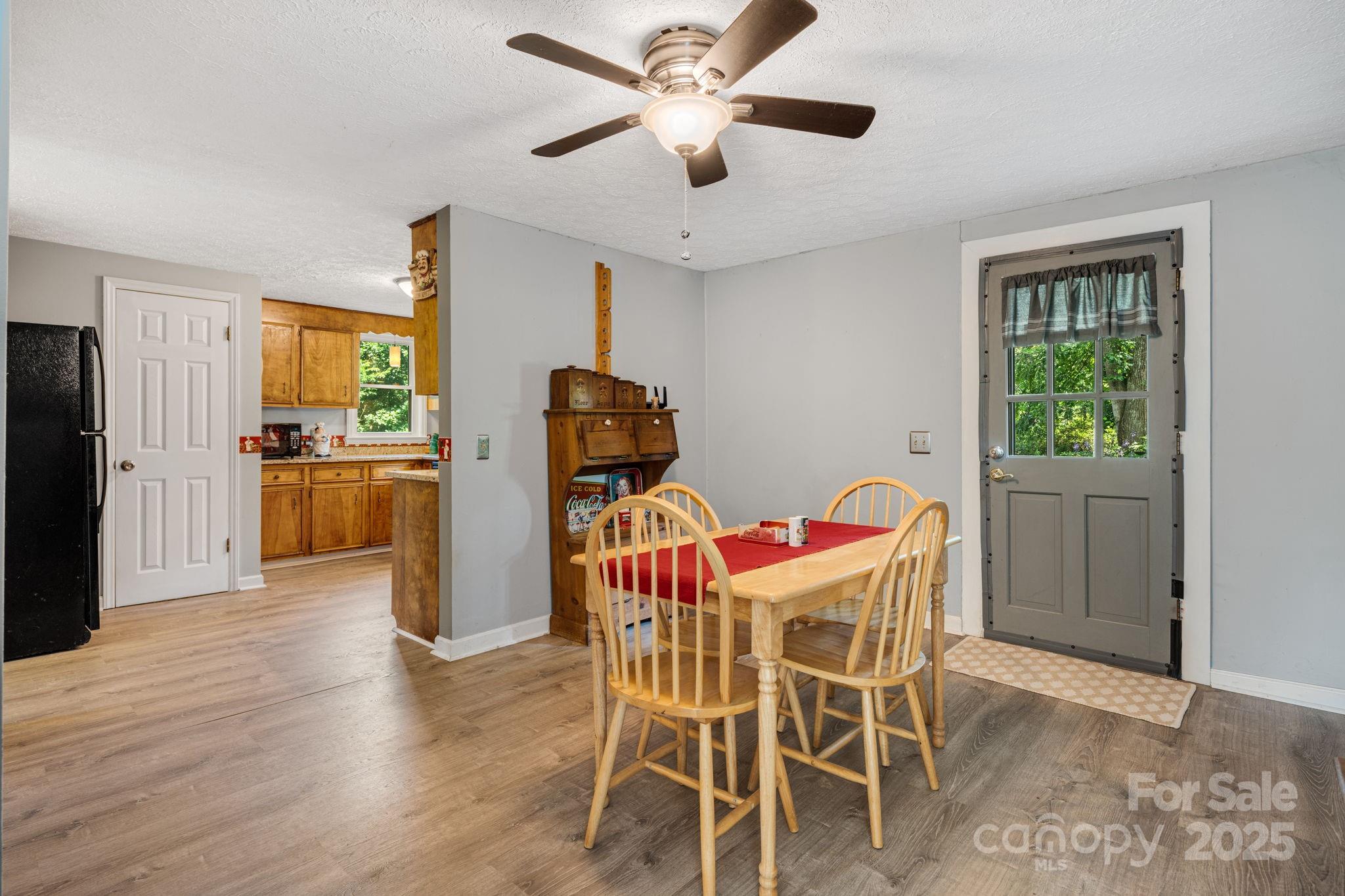 1058 Howard Gap Loop Road Property Photo 7