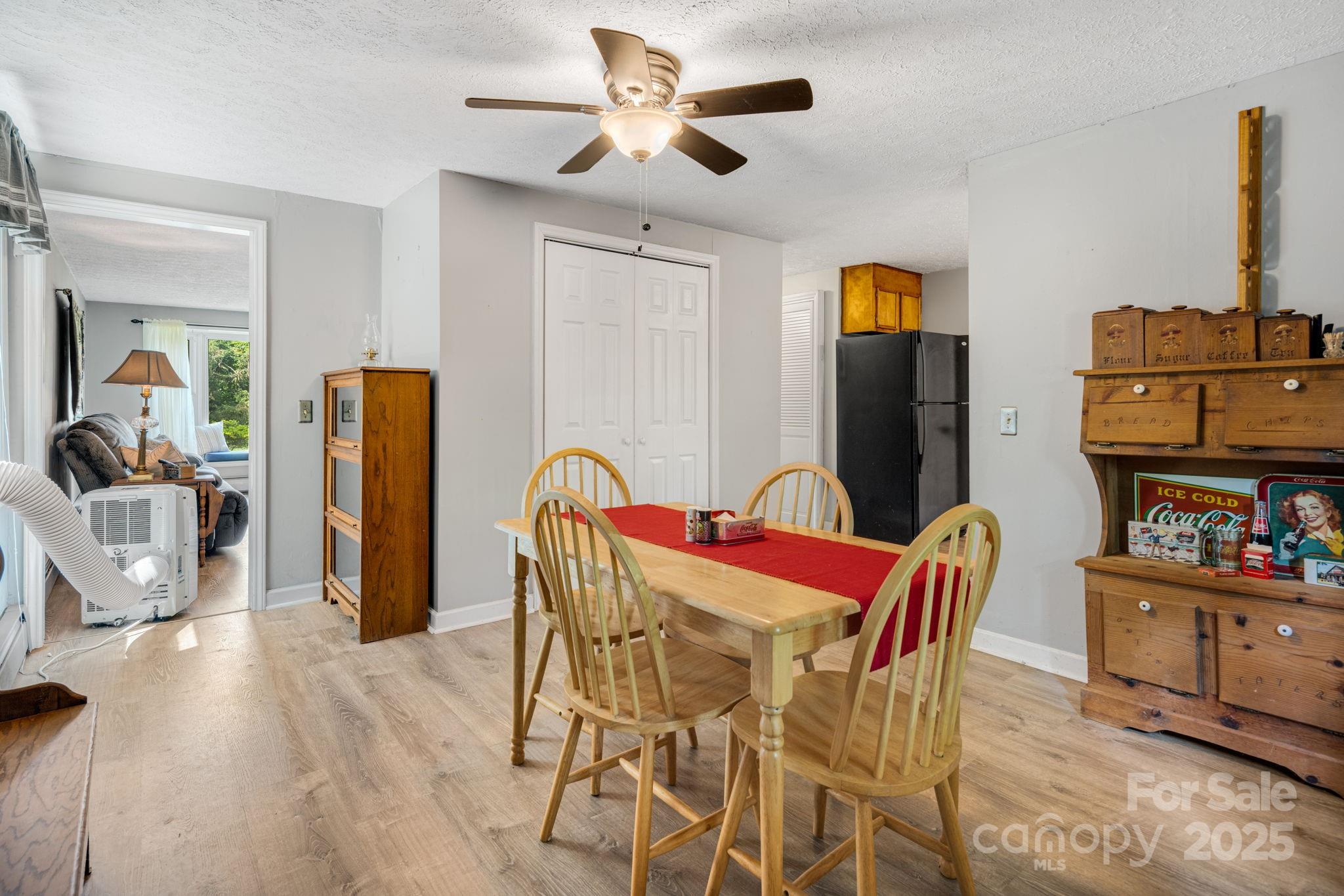 1058 Howard Gap Loop Road Property Photo 9