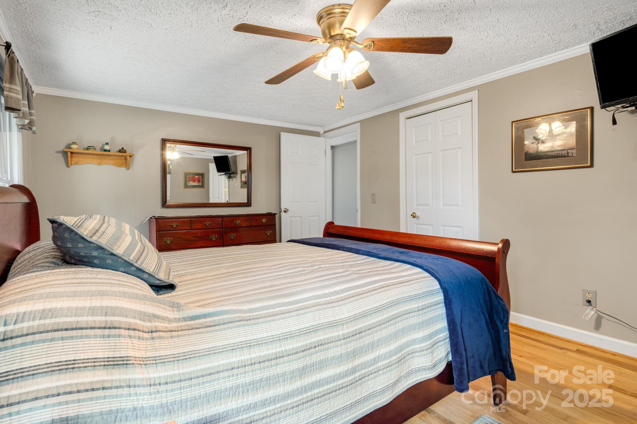 1058 Howard Gap Loop Road Property Photo 16