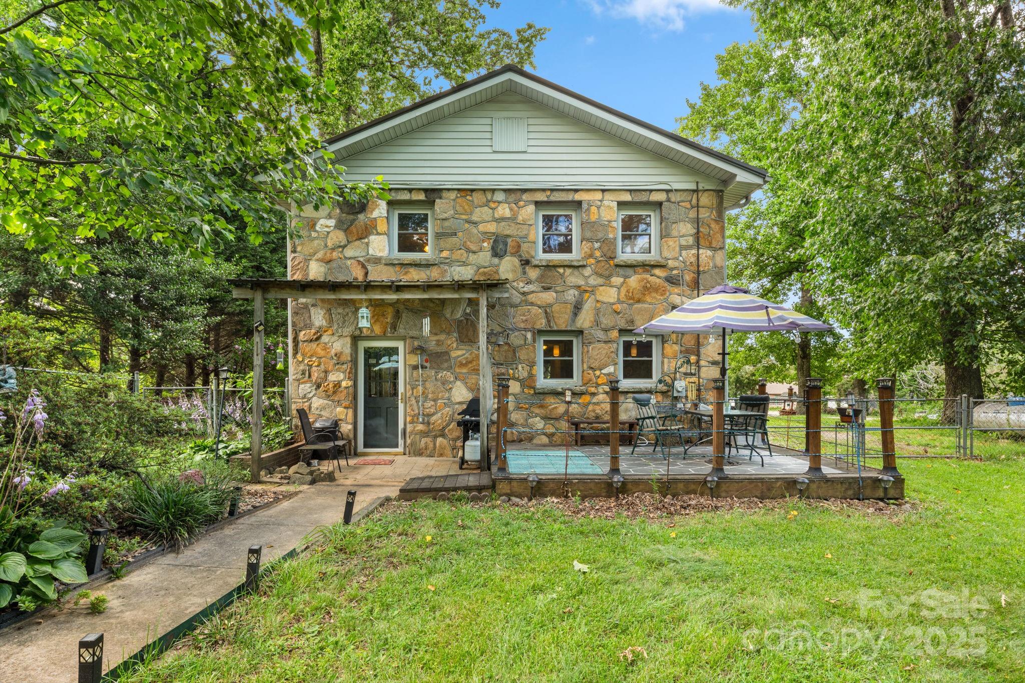 1058 Howard Gap Loop Road Property Photo 22
