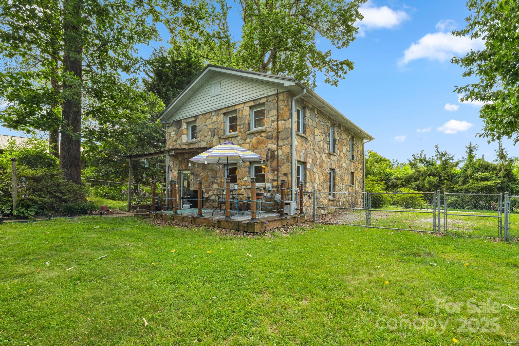1058 Howard Gap Loop Road Property Photo 23