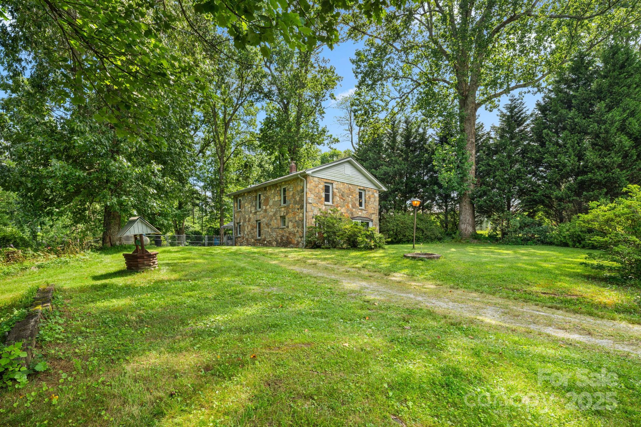 1058 Howard Gap Loop Road Property Photo 24