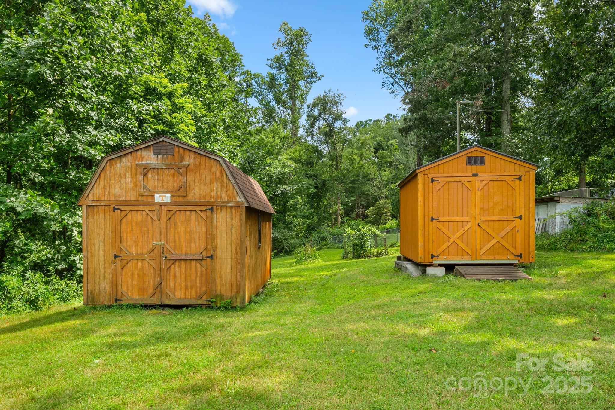 1058 Howard Gap Loop Road Property Photo 25