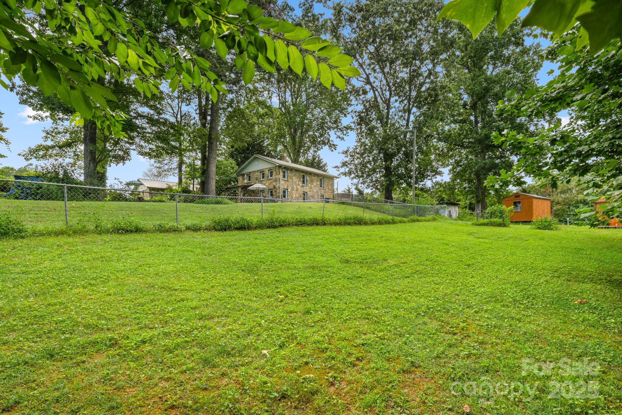 1058 Howard Gap Loop Road Property Photo 27