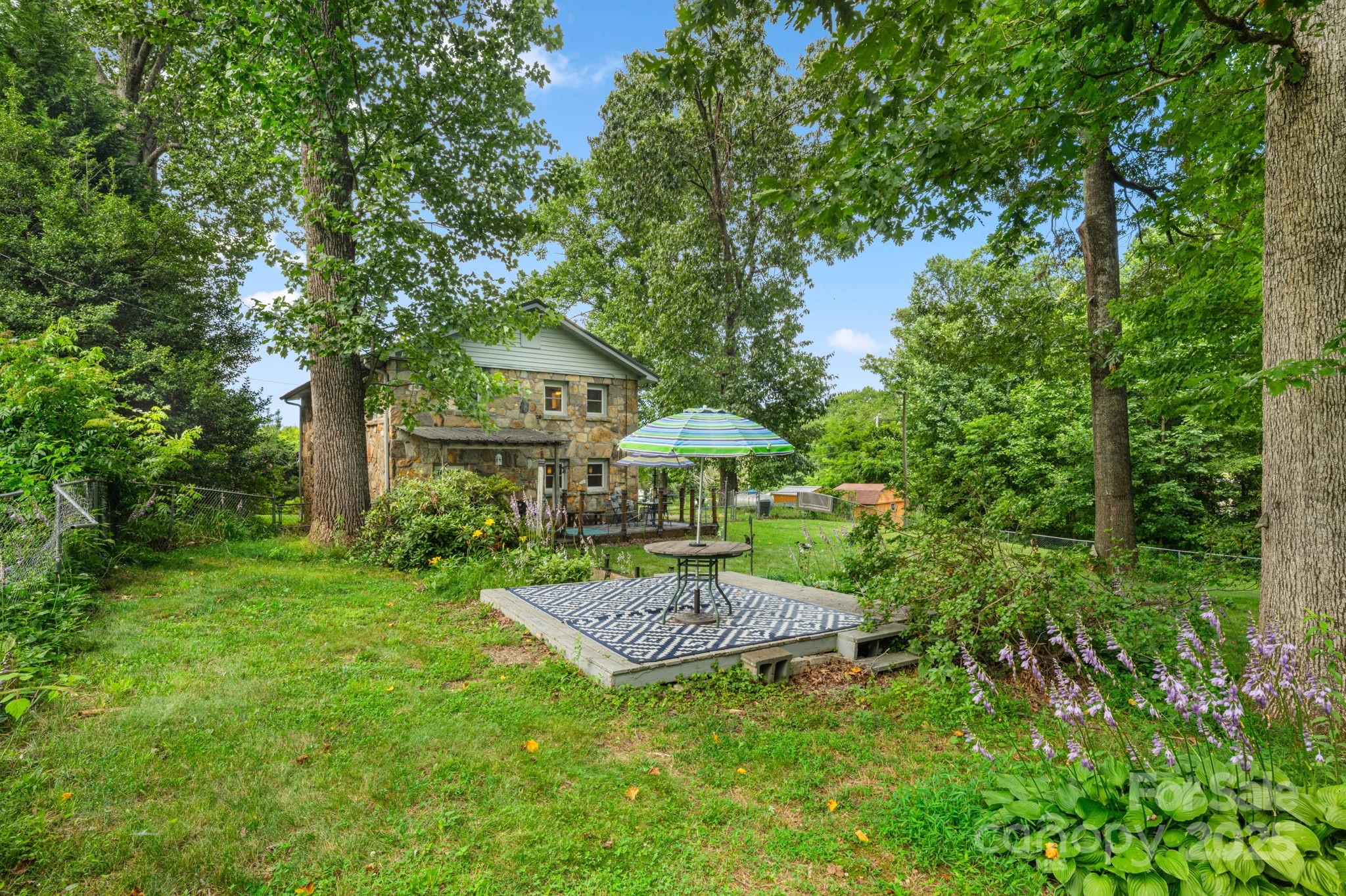 1058 Howard Gap Loop Road Property Photo 29