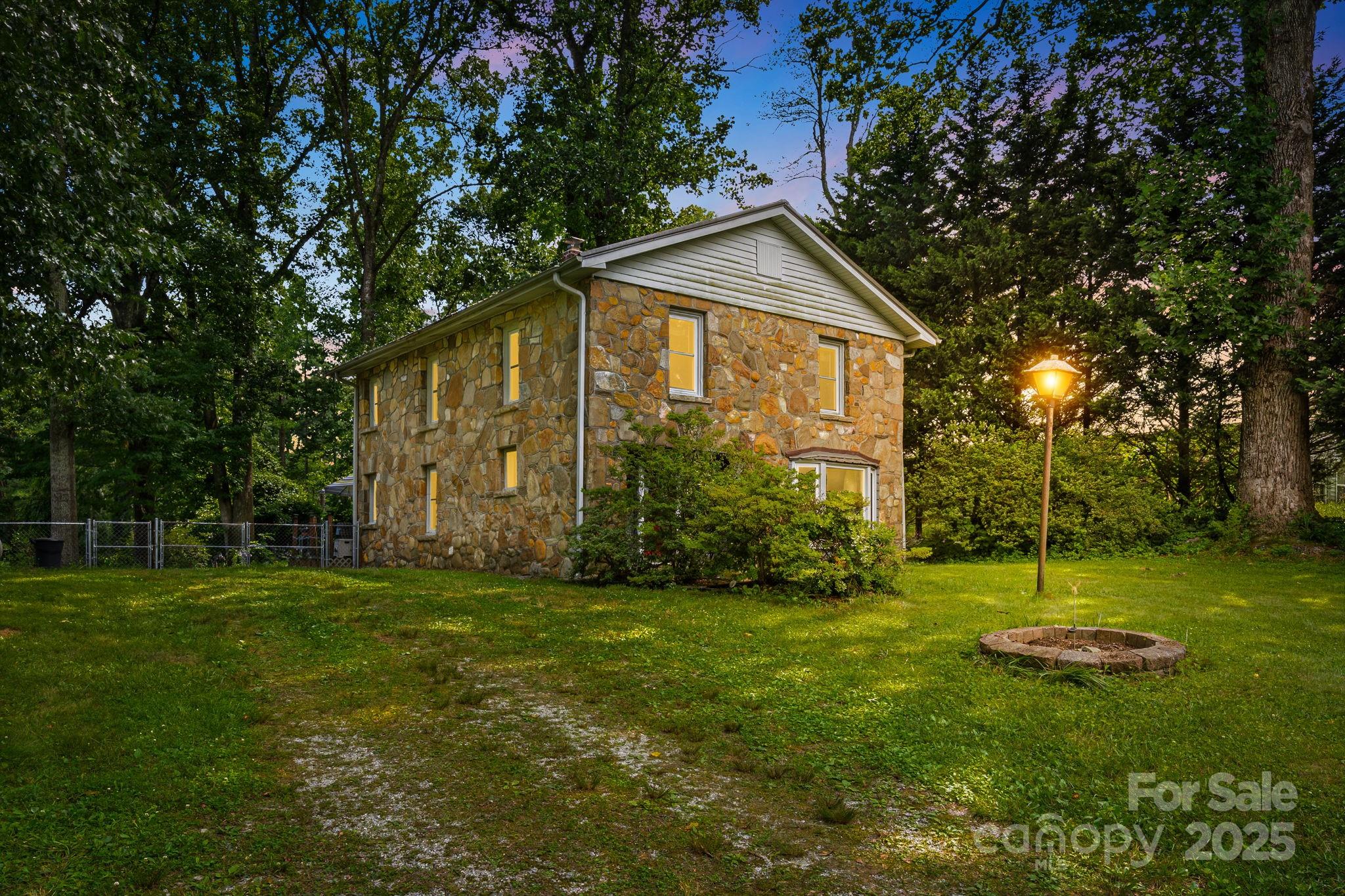 1058 Howard Gap Loop Road Property Photo 31