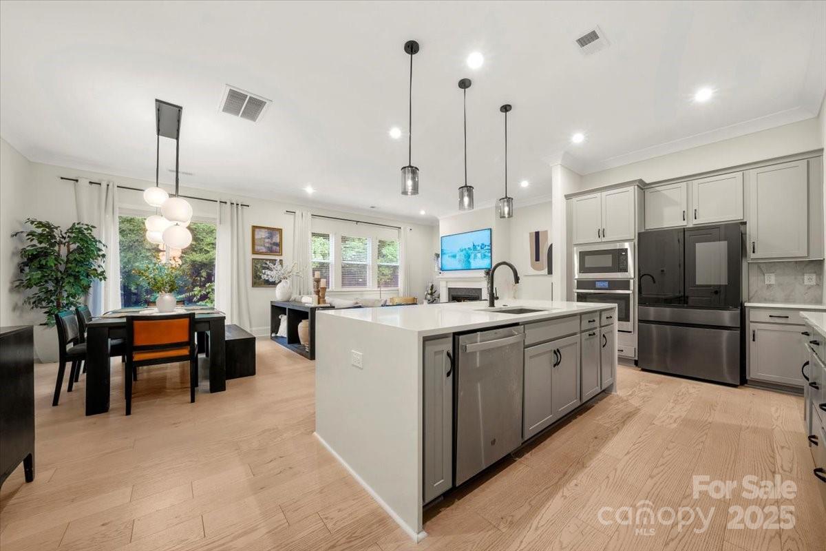 5021 Catterick Court Property Photo 3