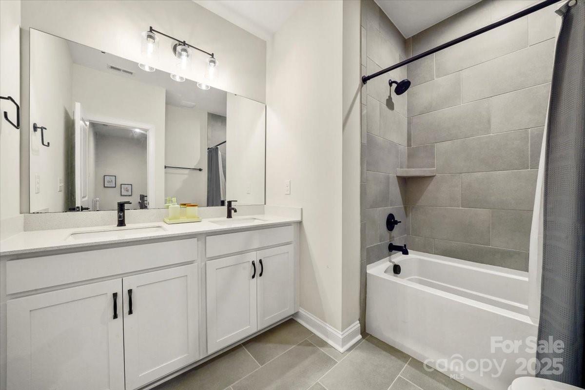 5021 Catterick Court Property Photo 15