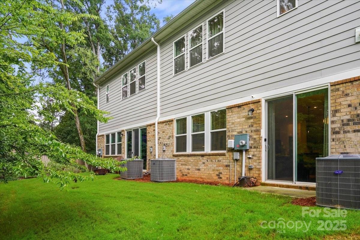 5021 Catterick Court Property Photo 17